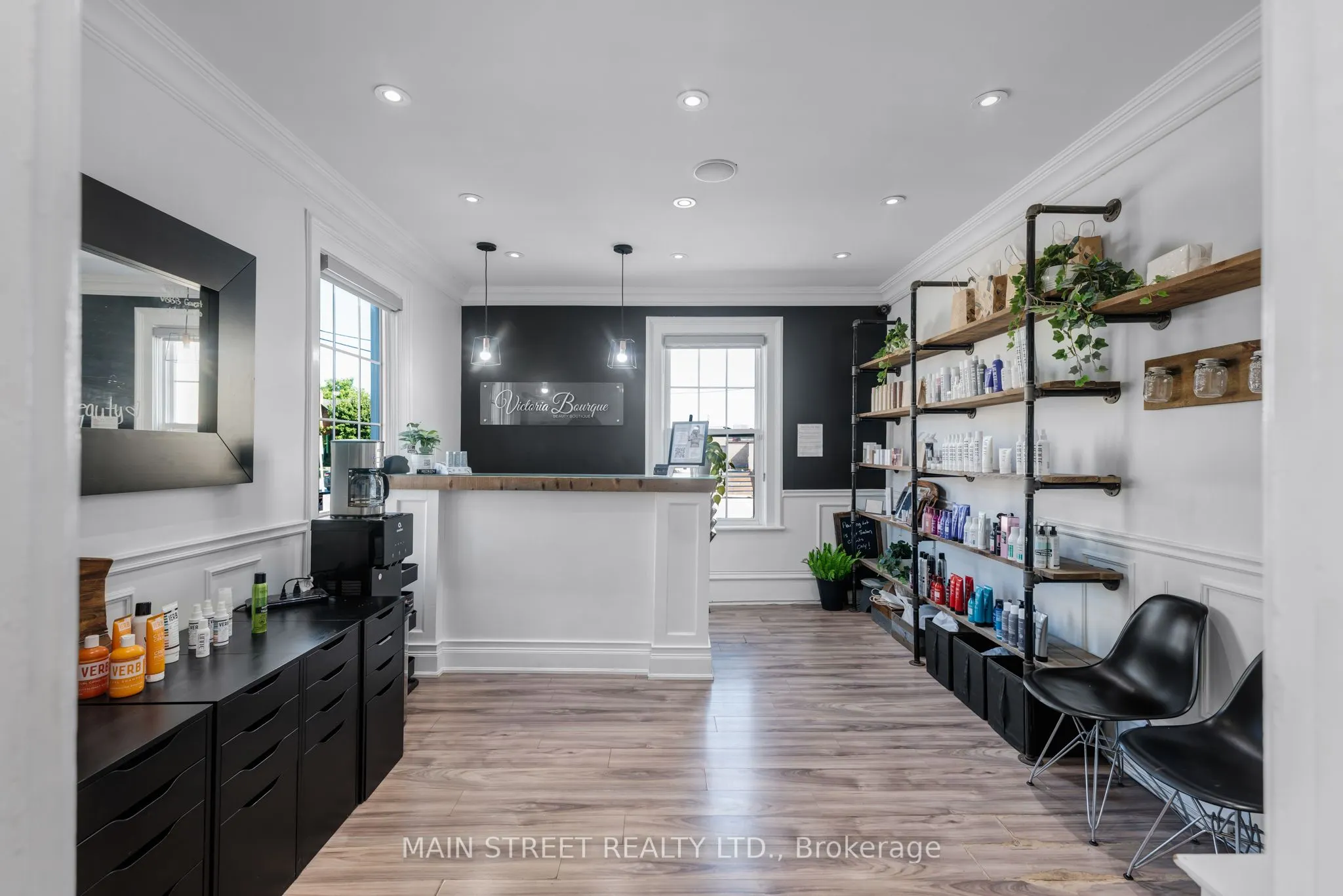 92 Holland Street W