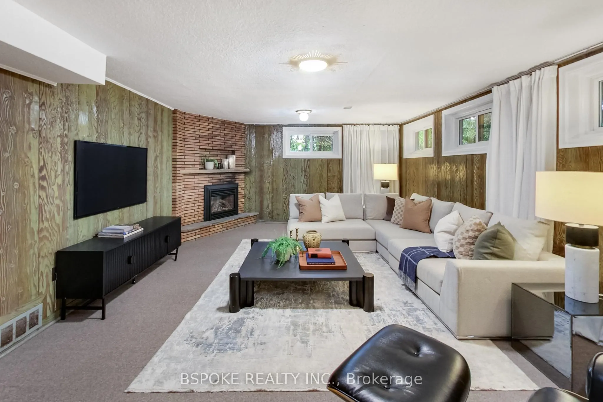 12 Vistaview Boulevard