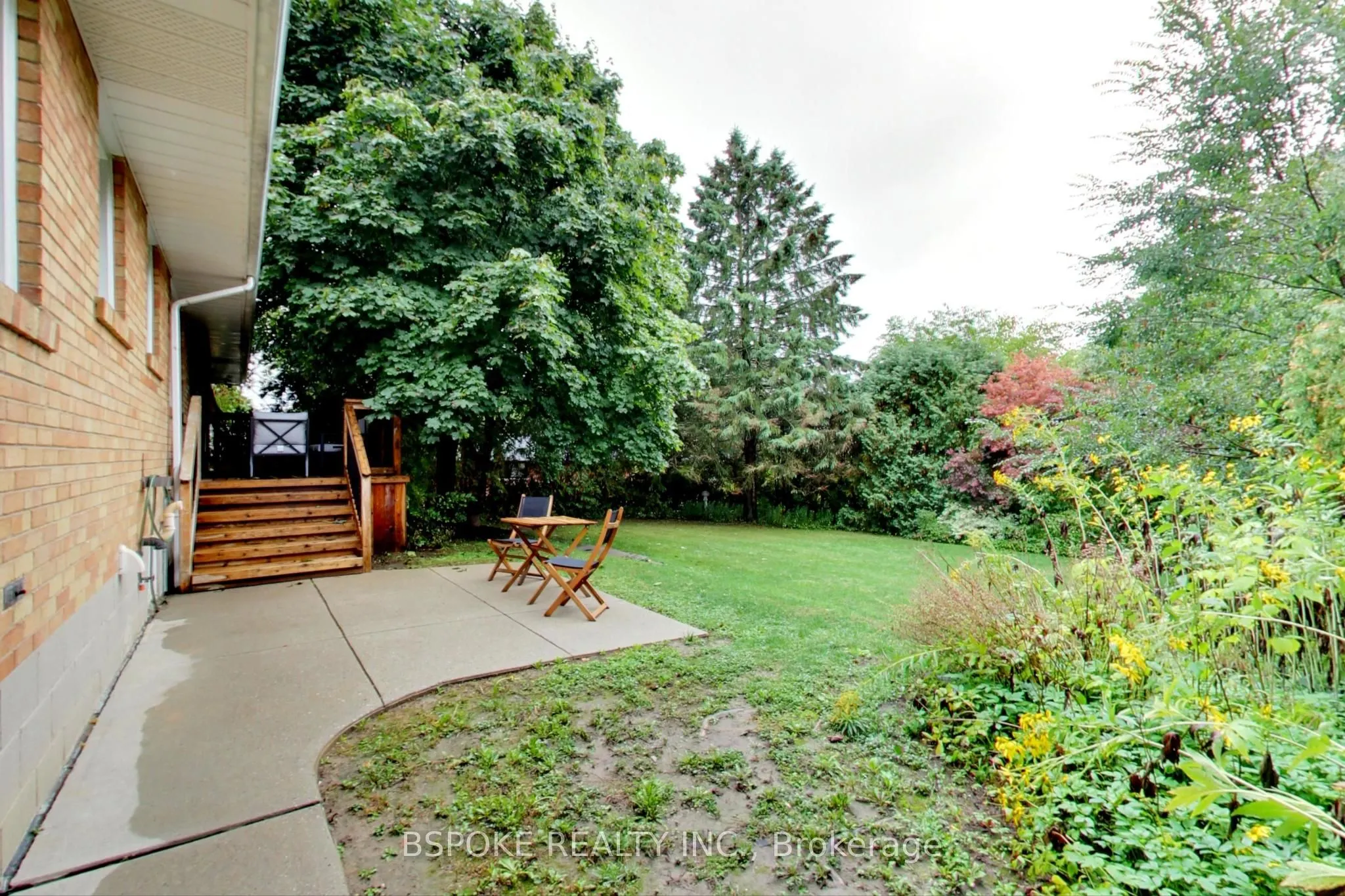 12 Vistaview Boulevard