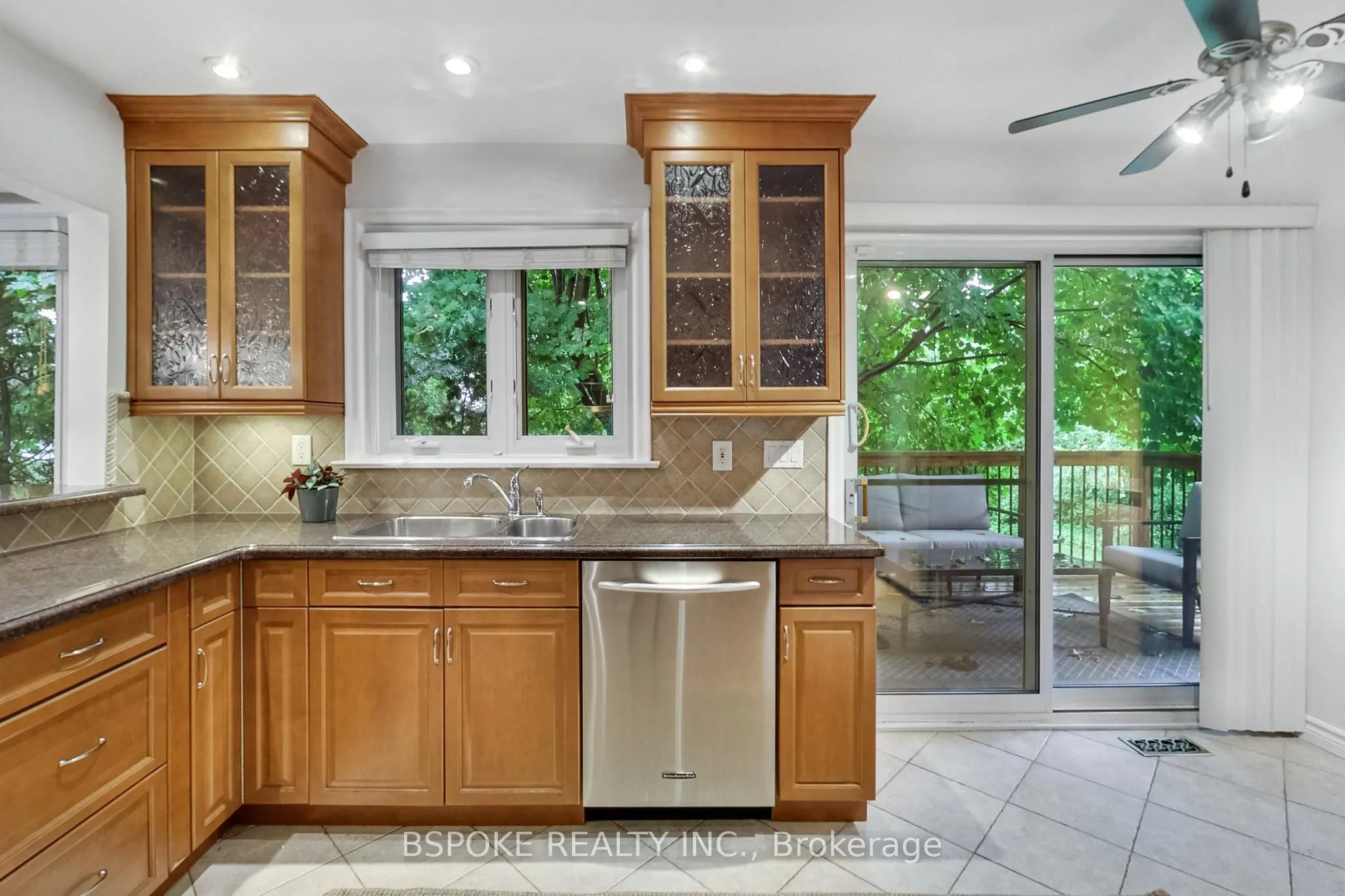 12 Vistaview Boulevard