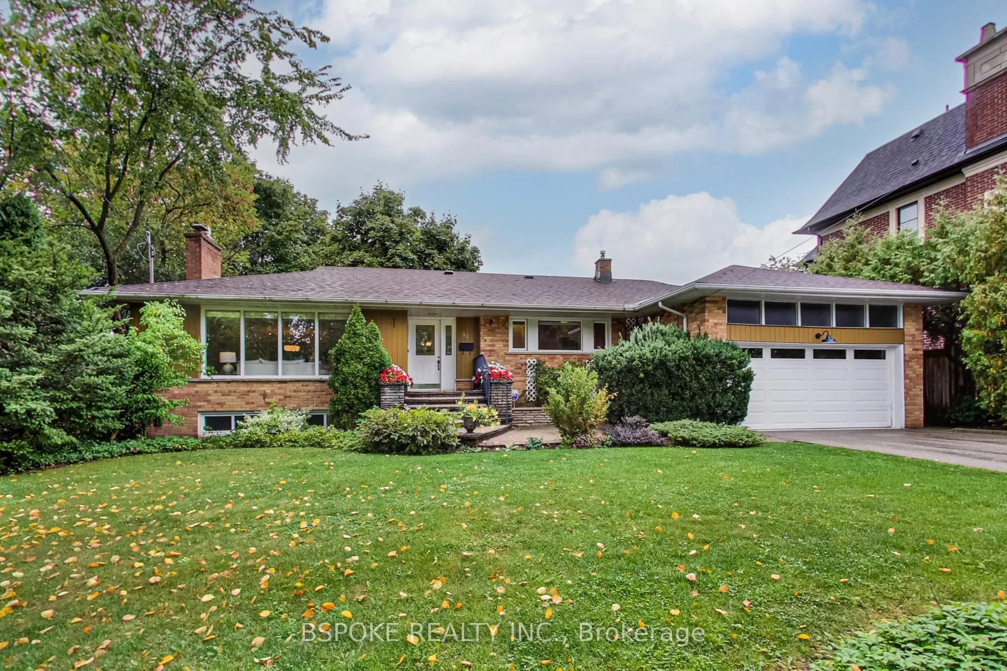 12 Vistaview Boulevard