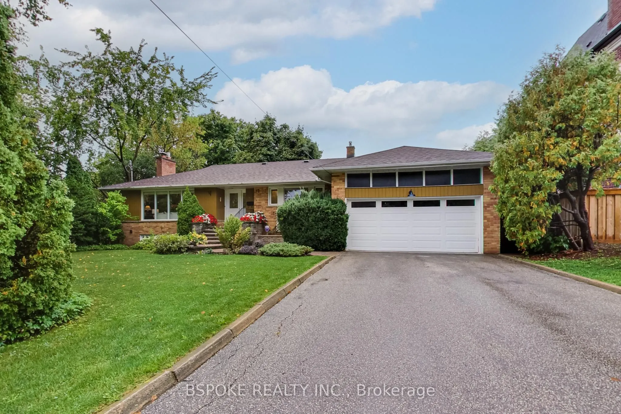 12 Vistaview Boulevard
