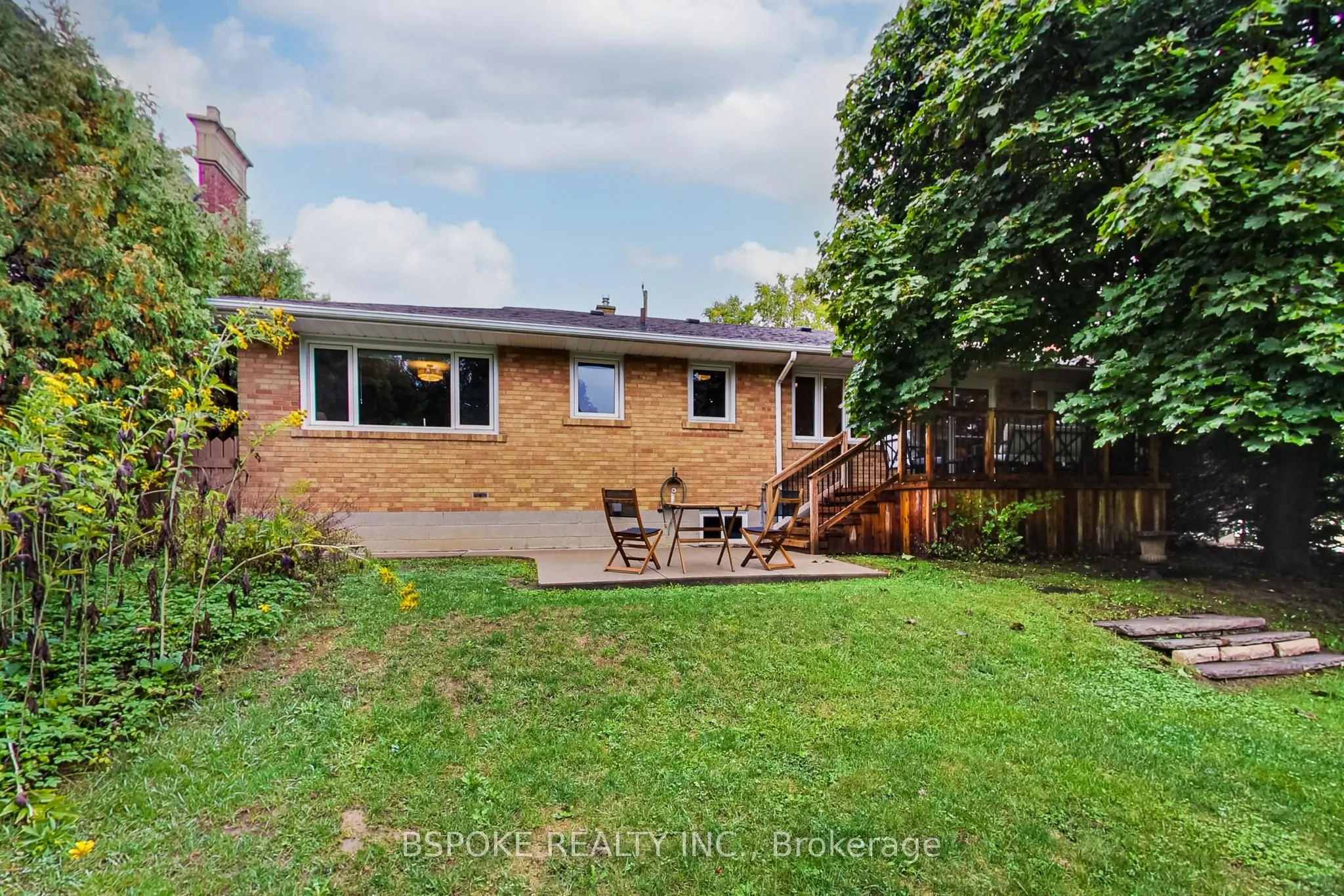 12 Vistaview Boulevard