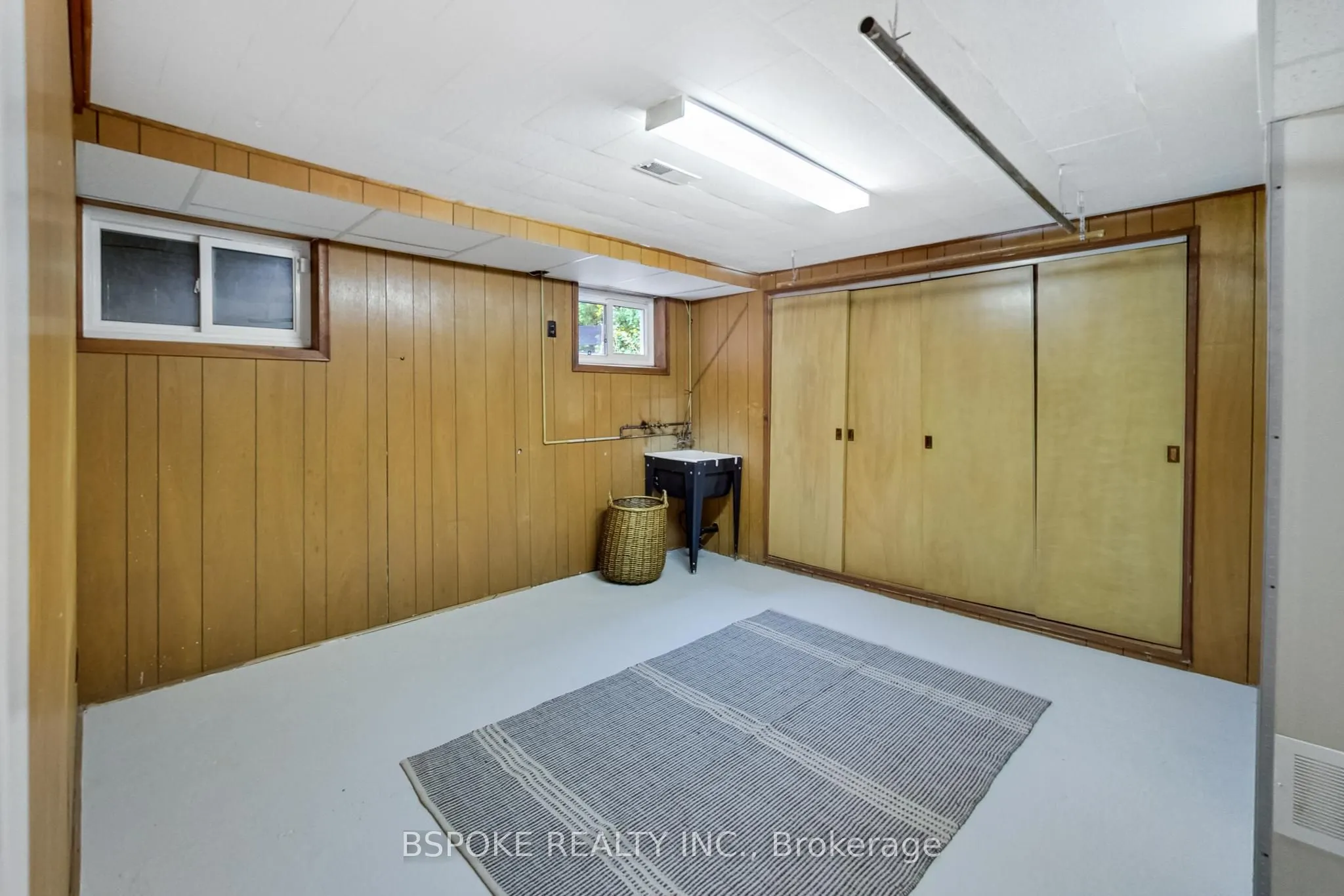 12 Vistaview Boulevard