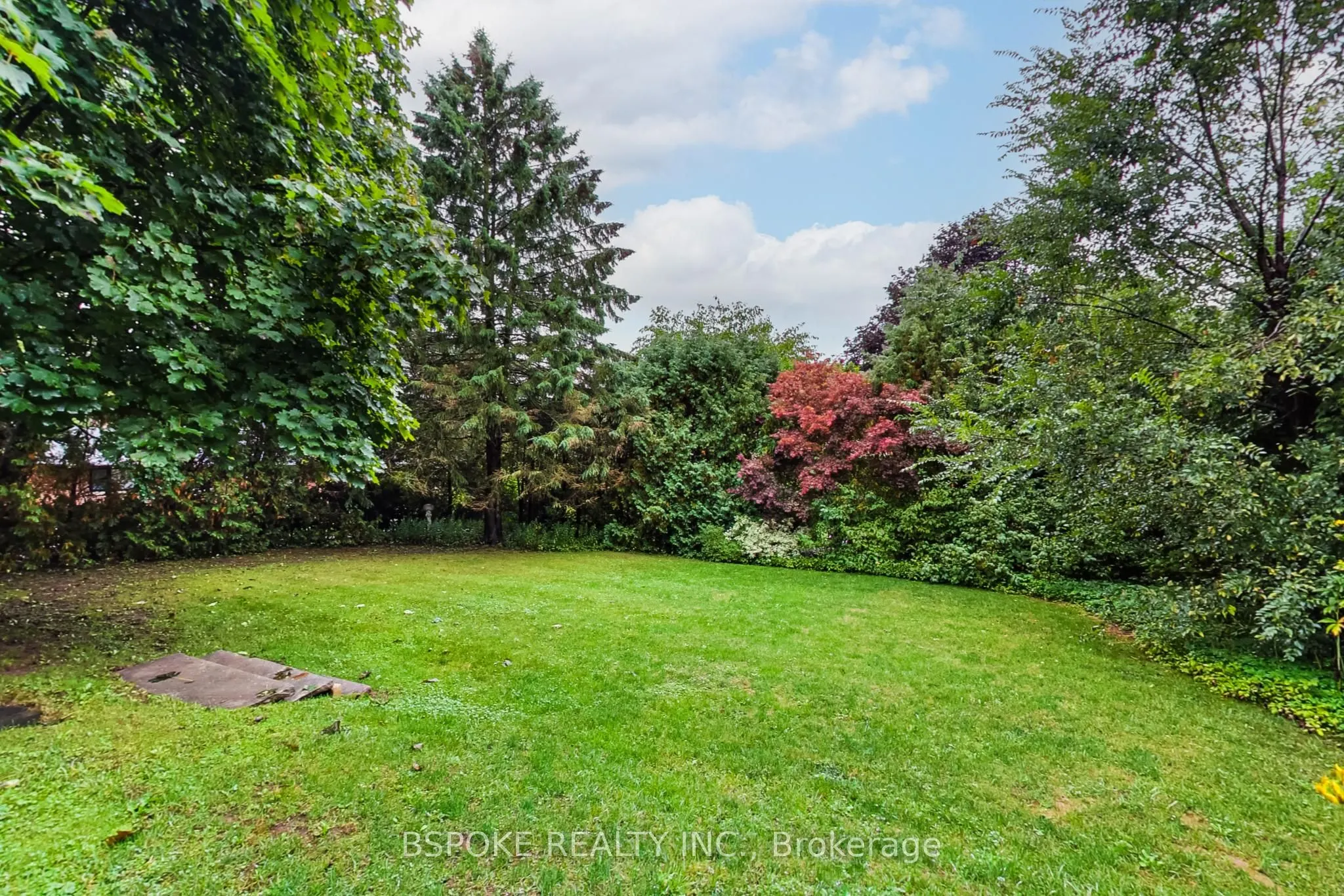 12 Vistaview Boulevard
