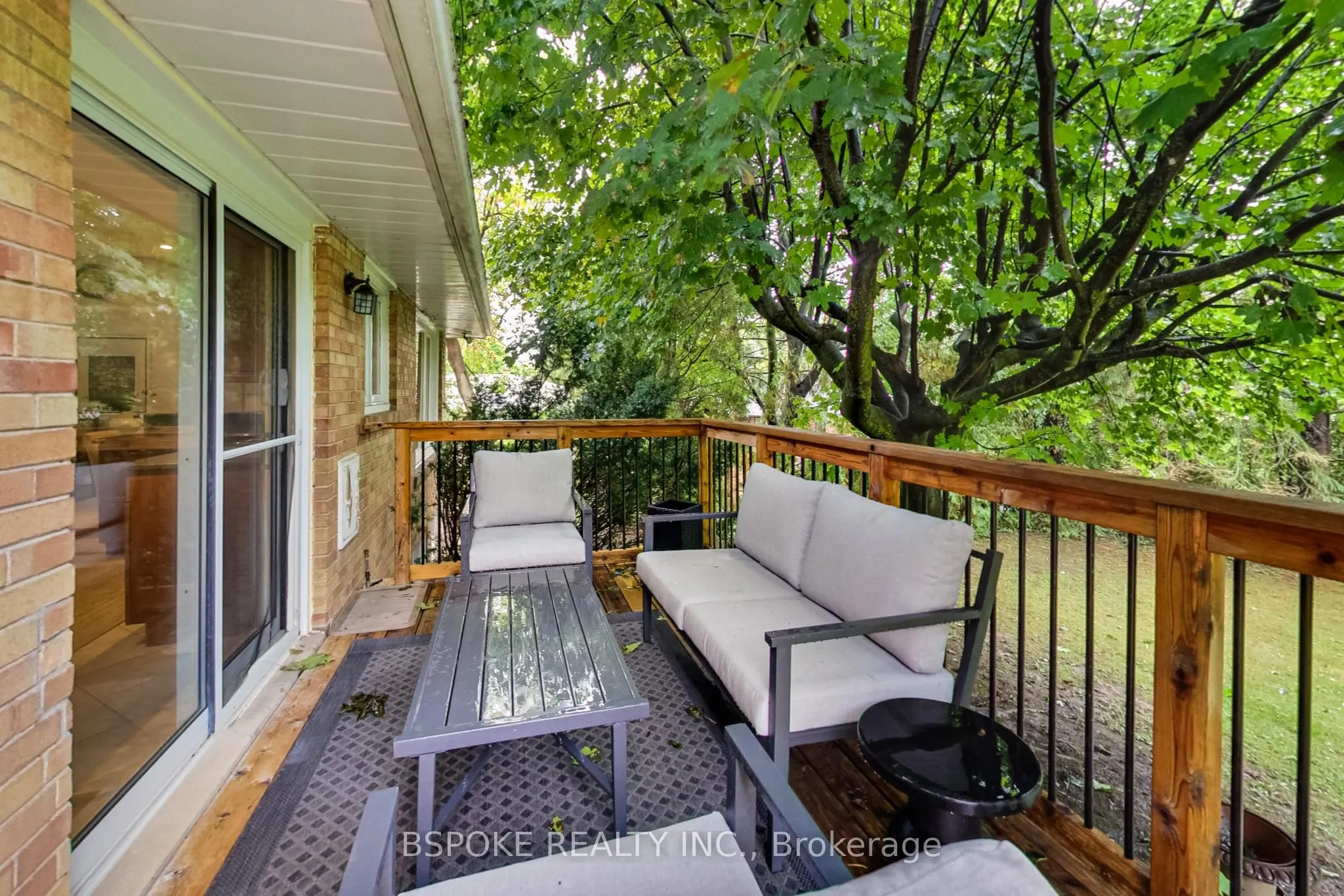 12 Vistaview Boulevard