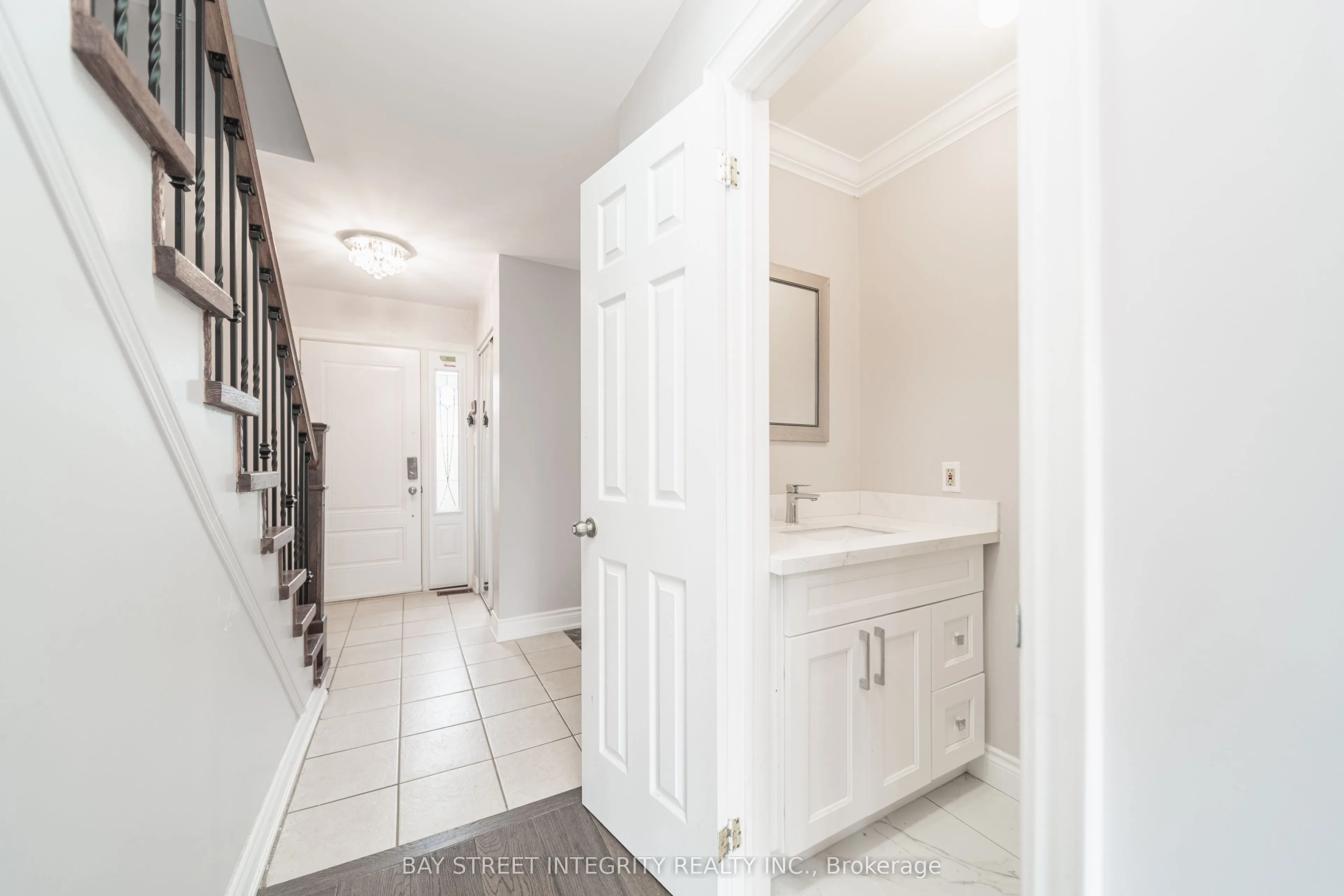 1 Hodgins Avenue