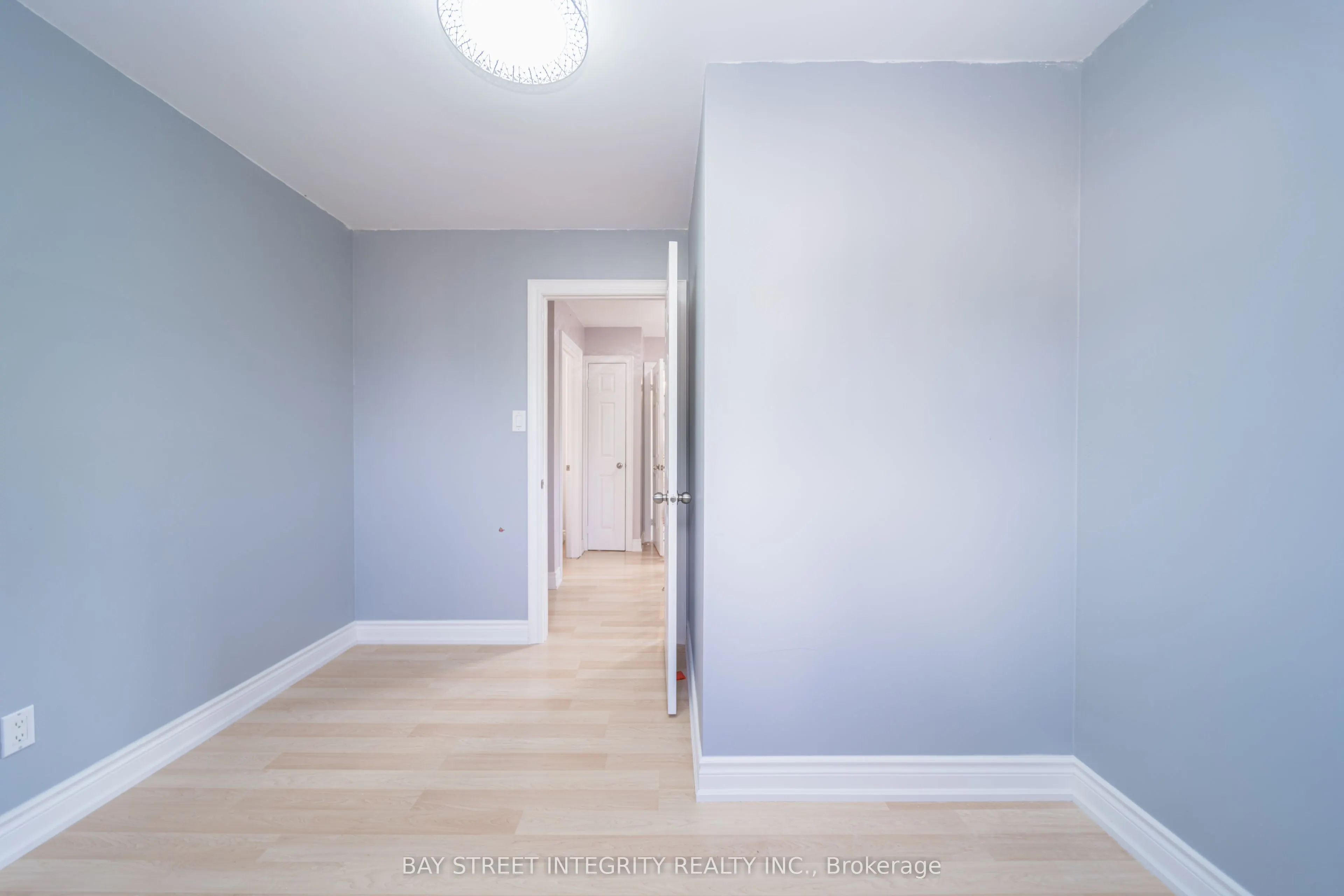 1 Hodgins Avenue