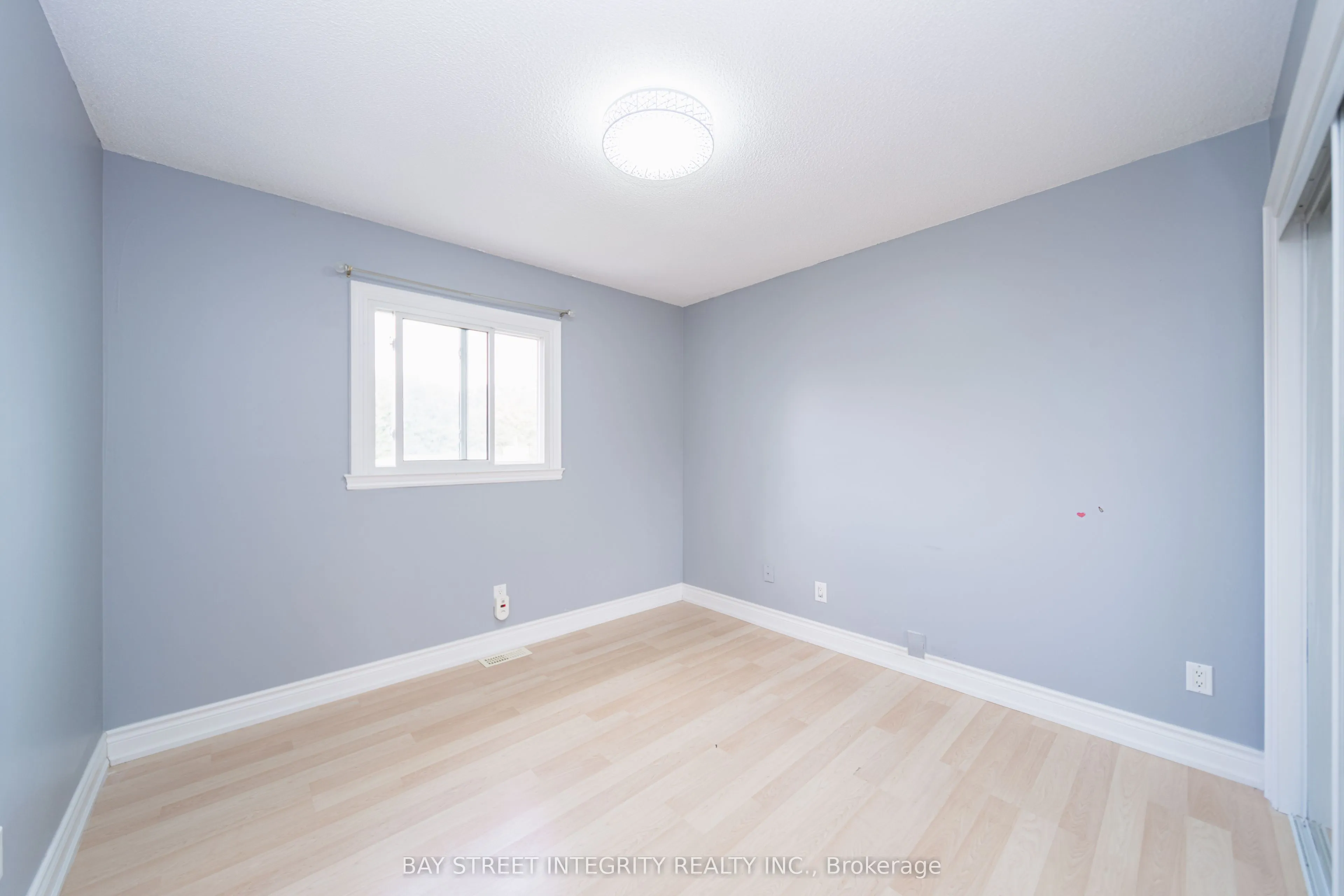1 Hodgins Avenue