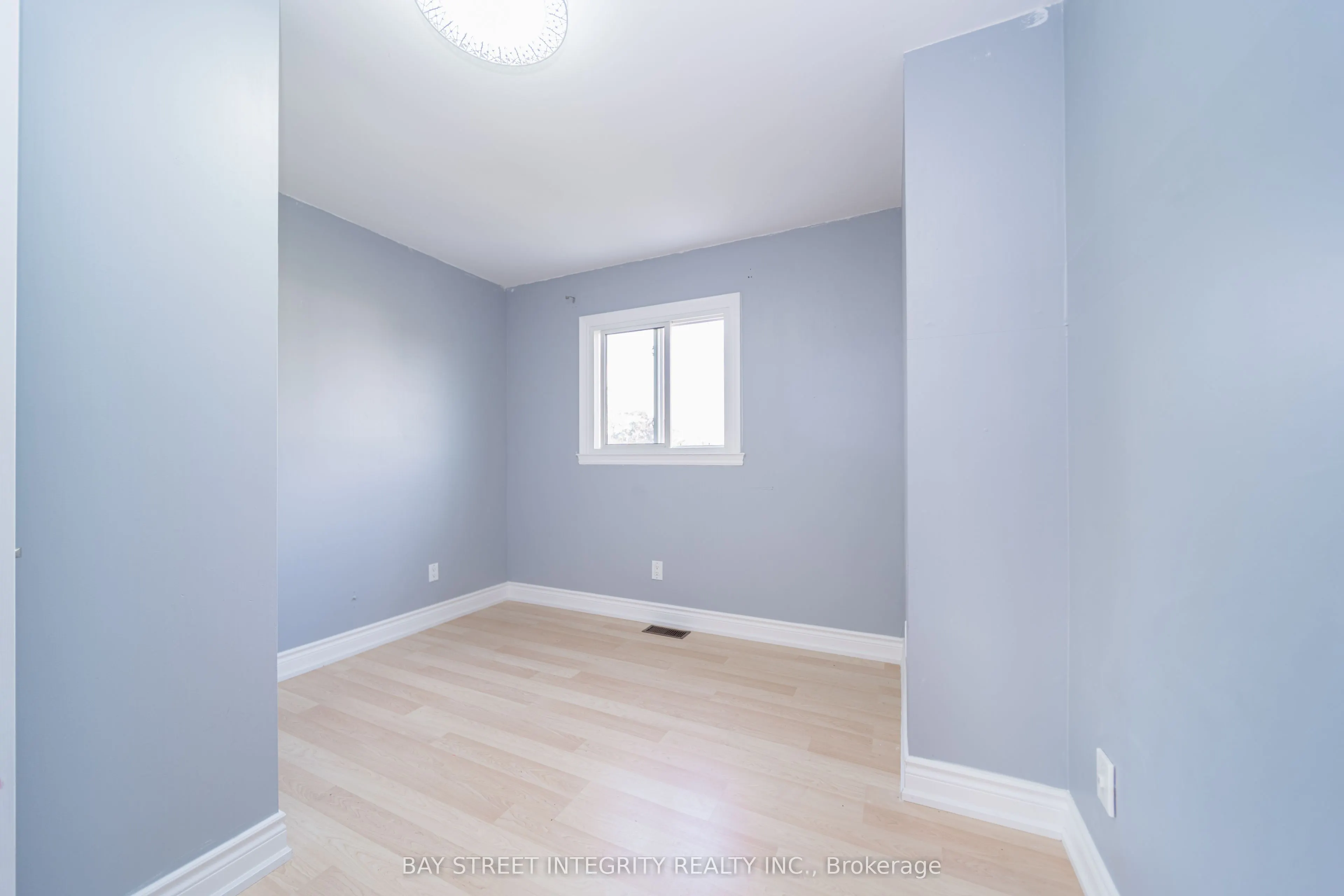1 Hodgins Avenue