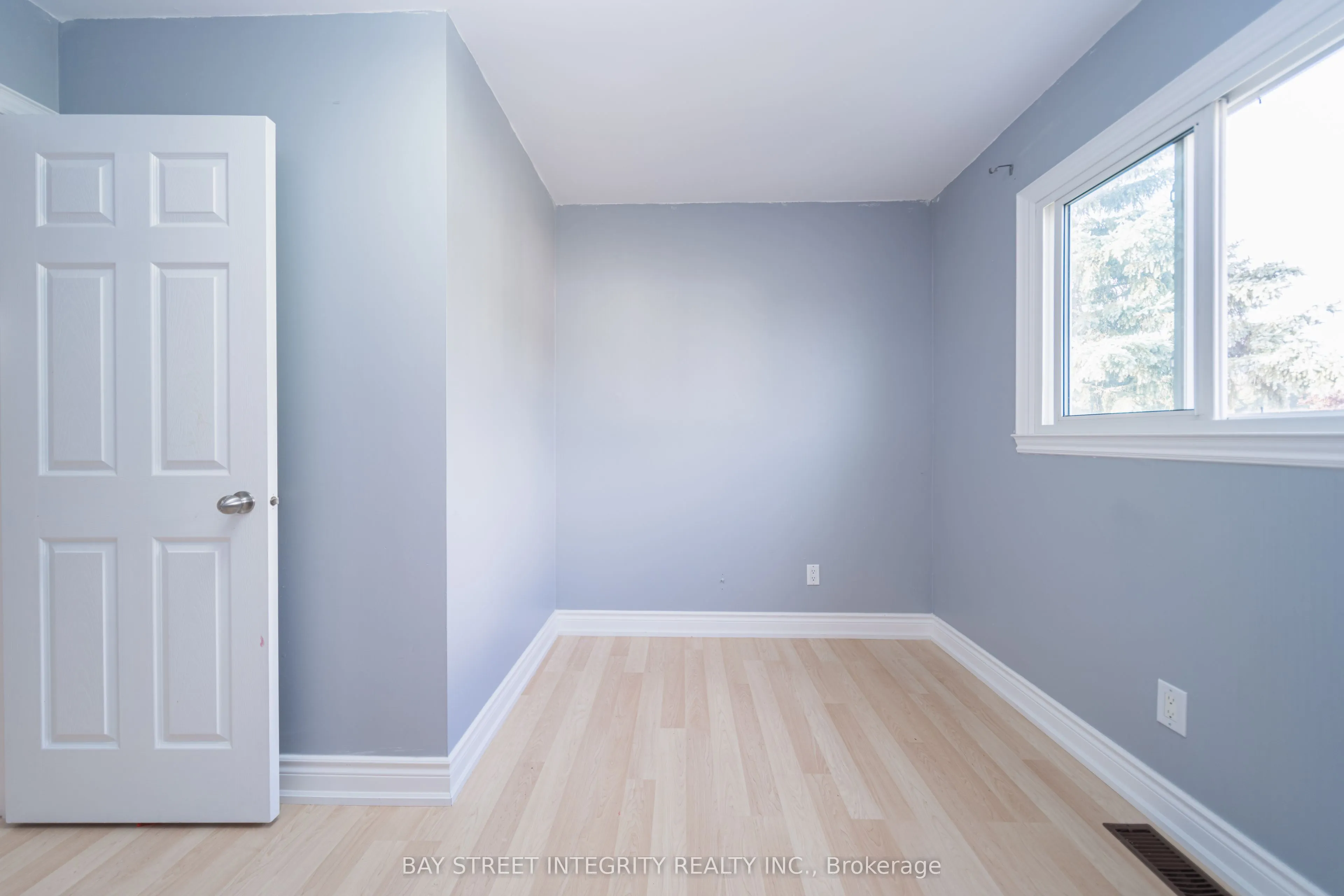 1 Hodgins Avenue