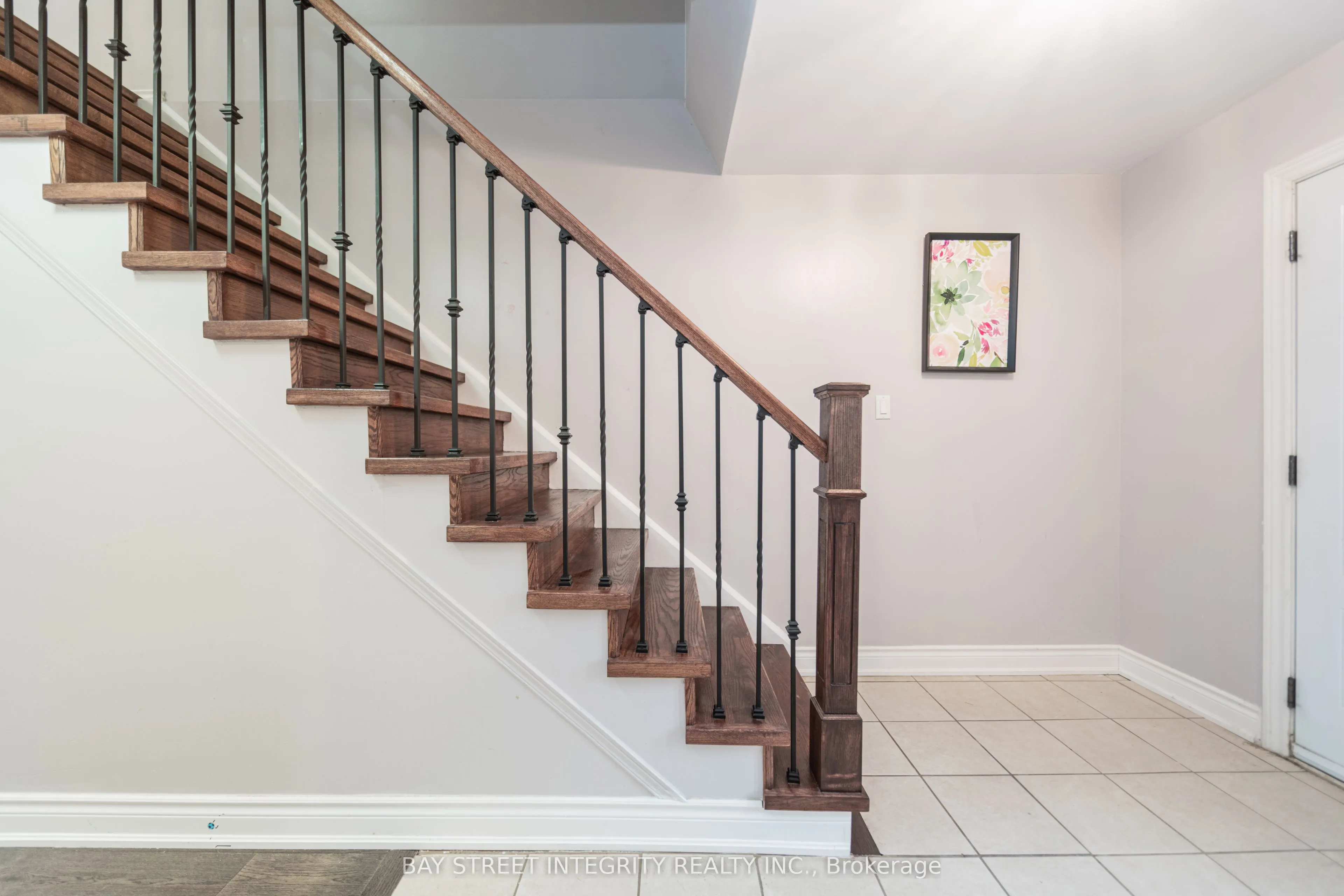 1 Hodgins Avenue