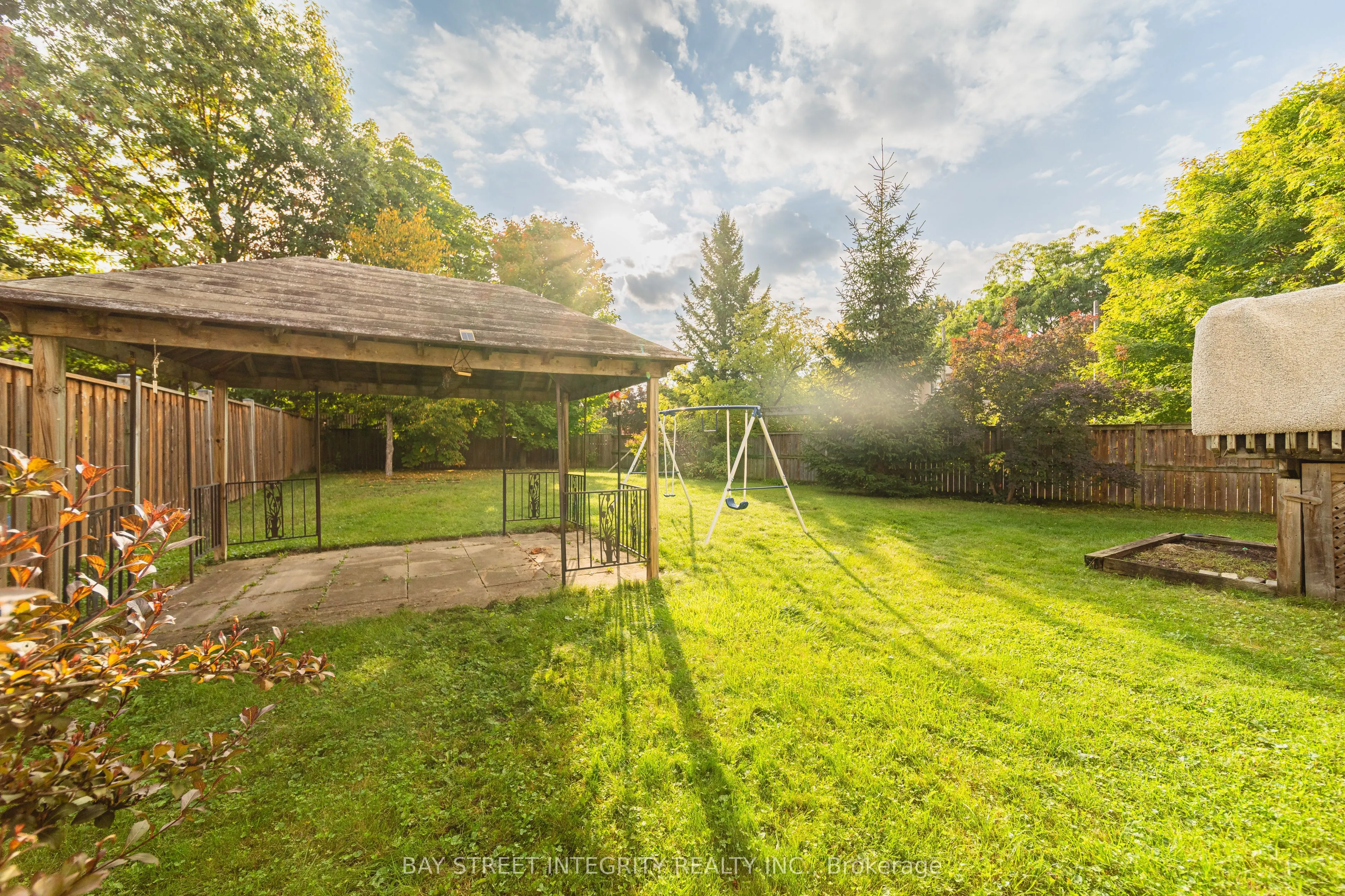 1 Hodgins Avenue