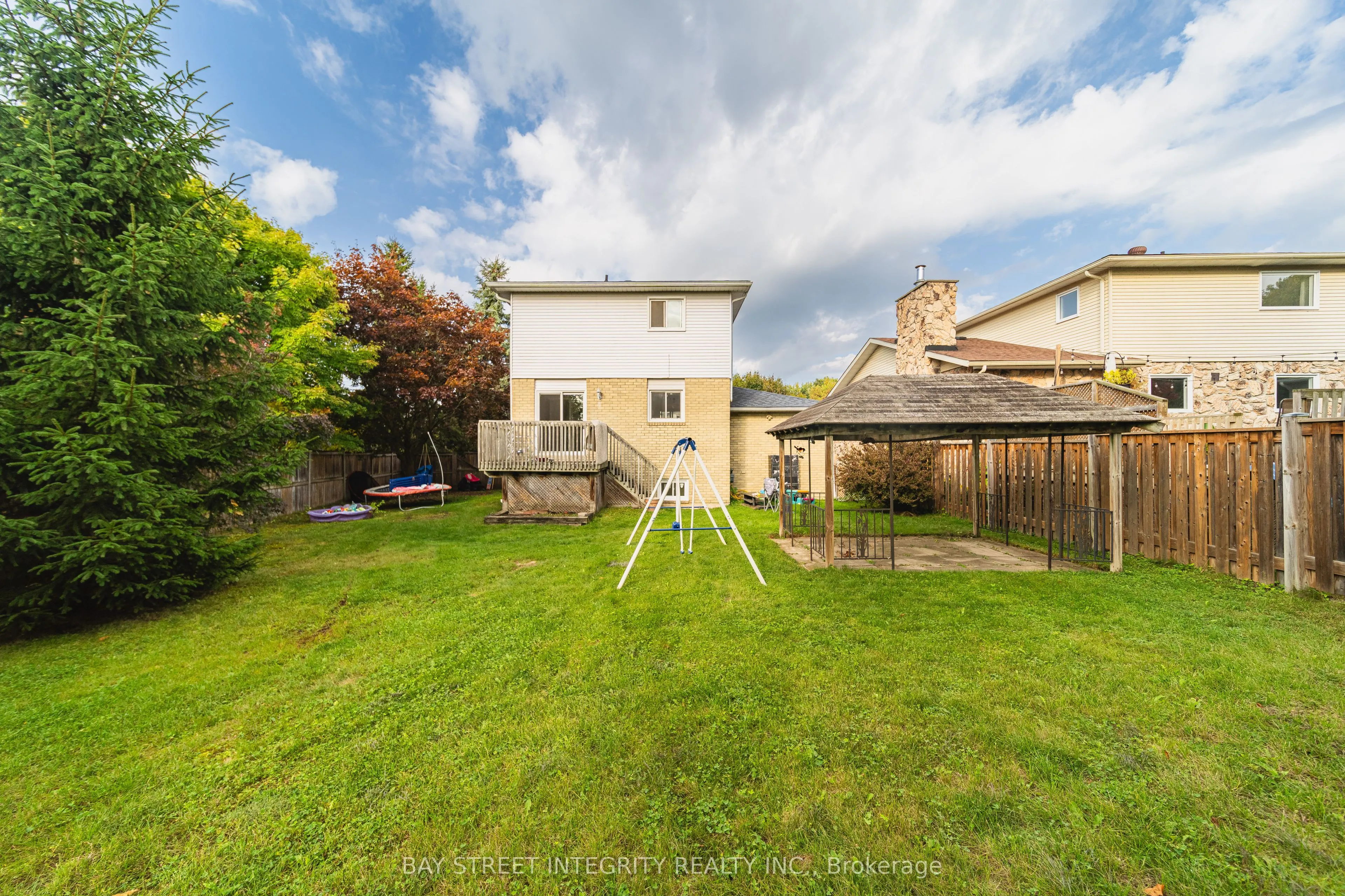 1 Hodgins Avenue