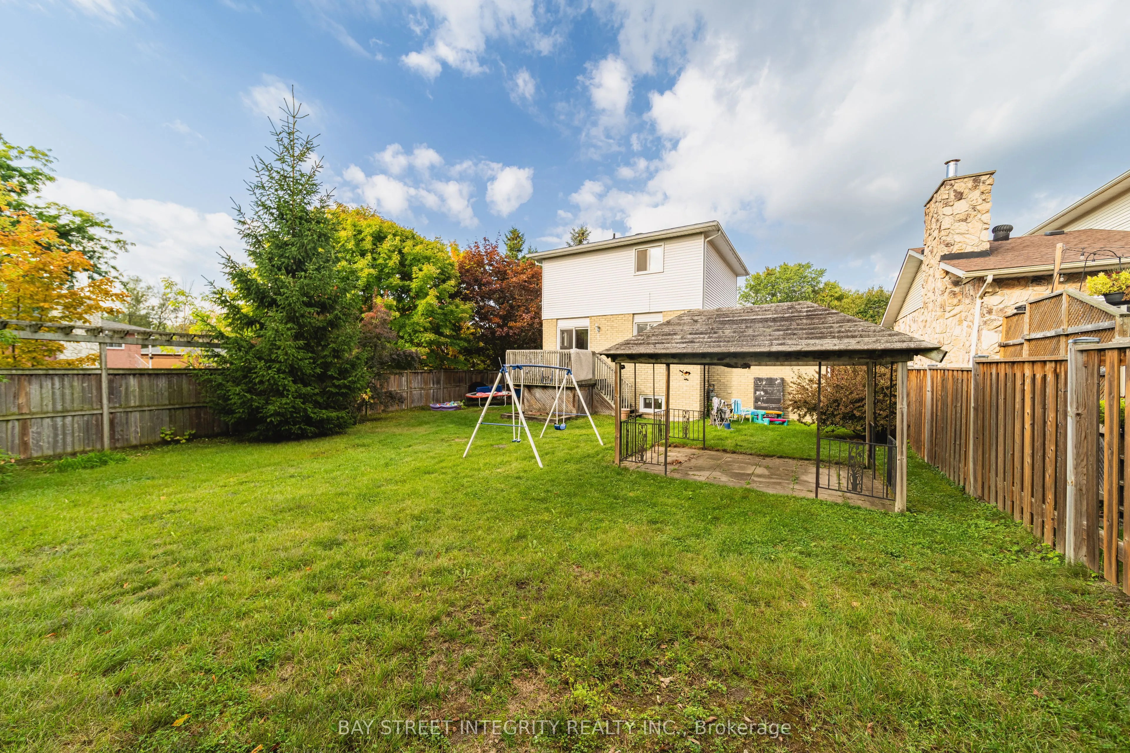 1 Hodgins Avenue