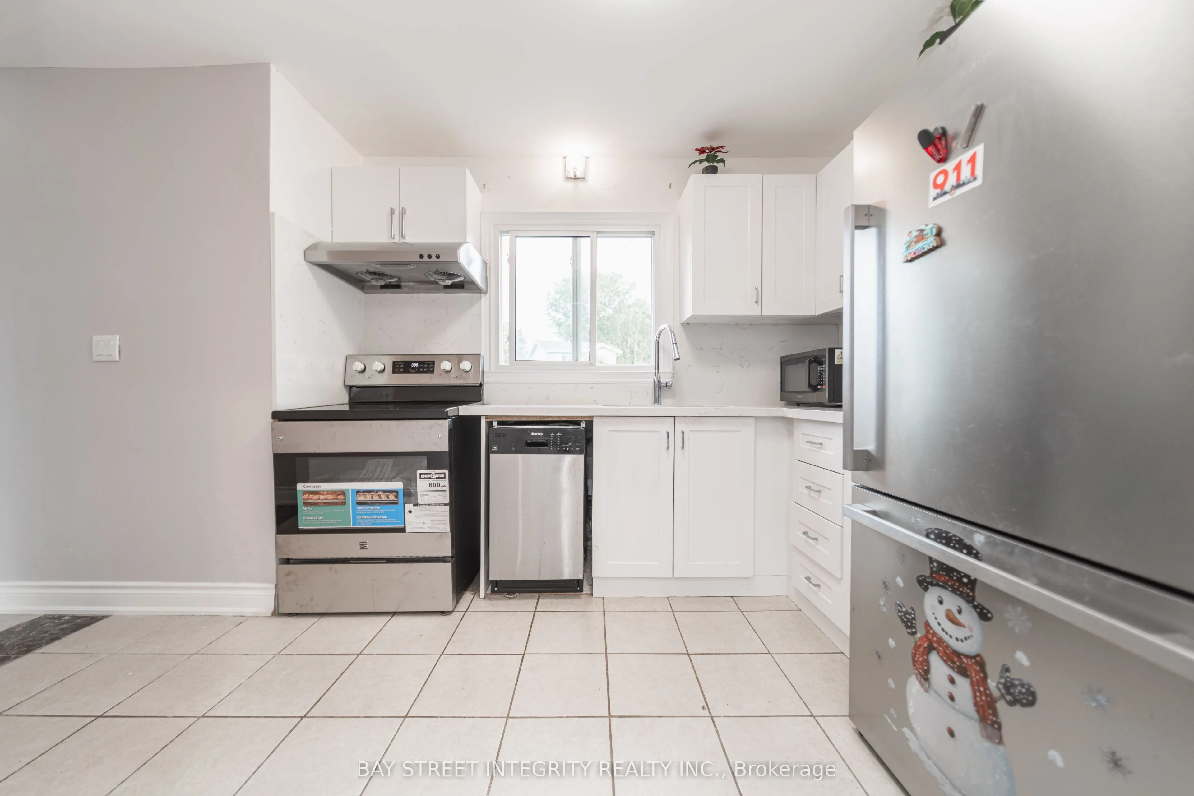 1 Hodgins Avenue