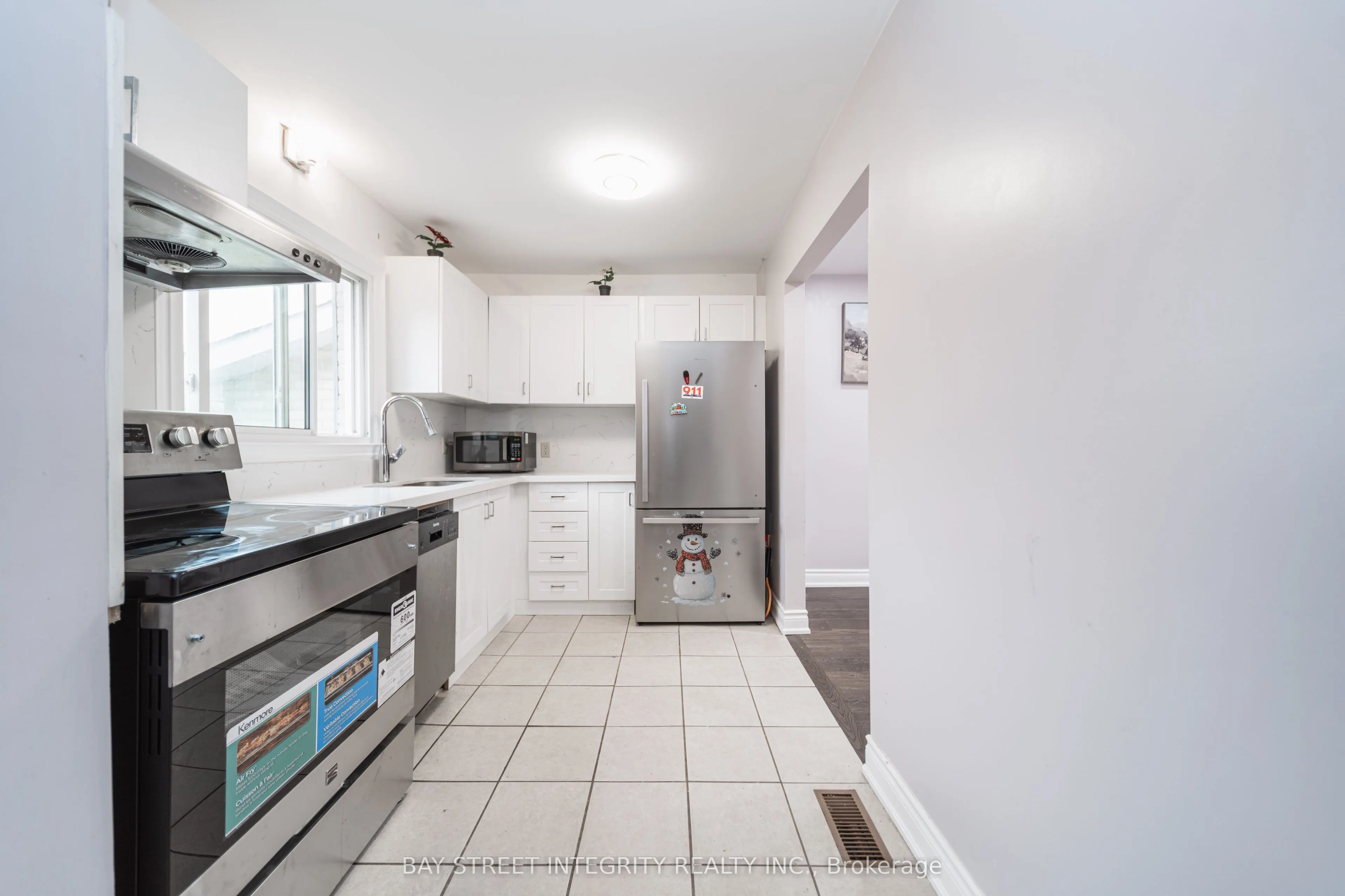 1 Hodgins Avenue
