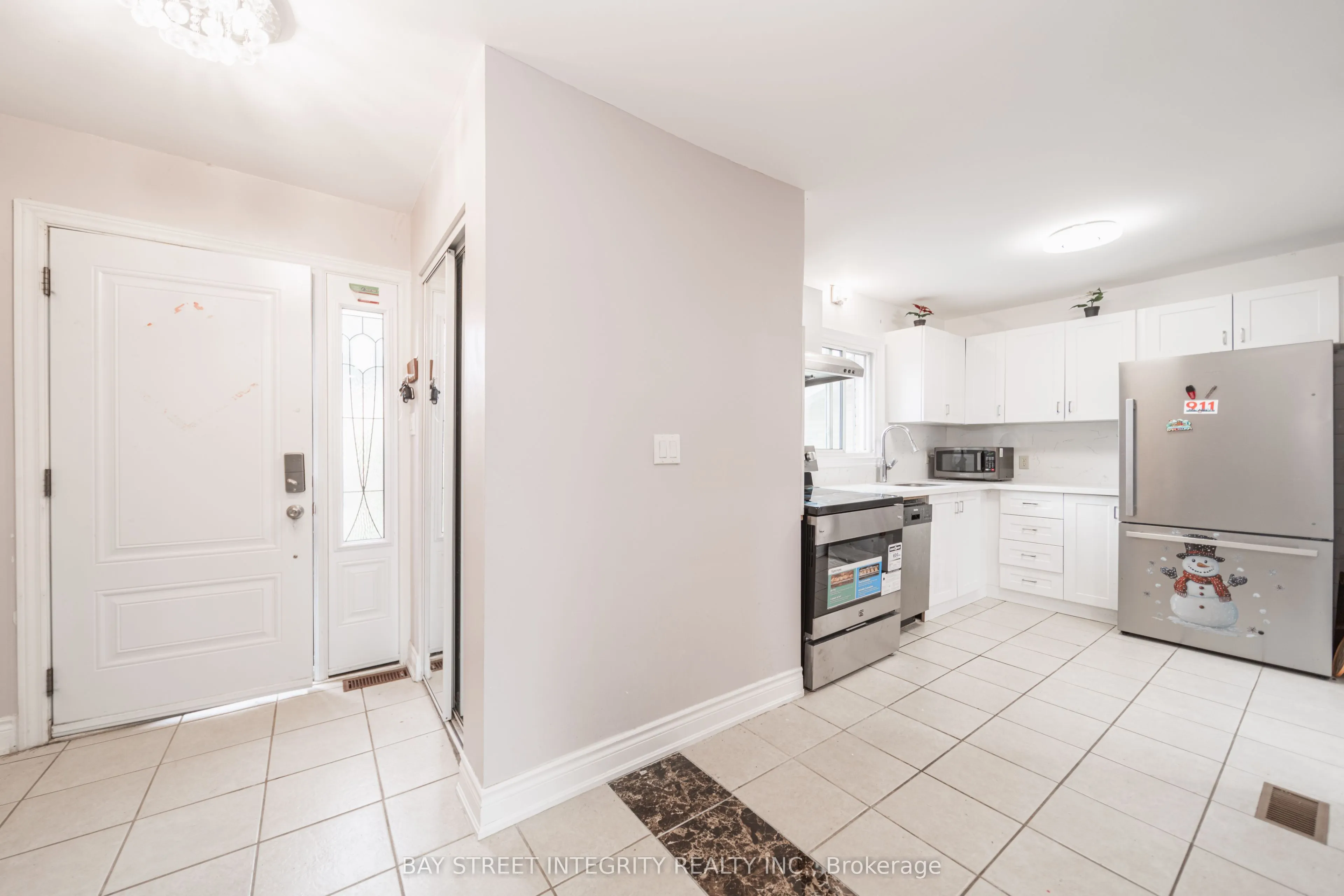 1 Hodgins Avenue