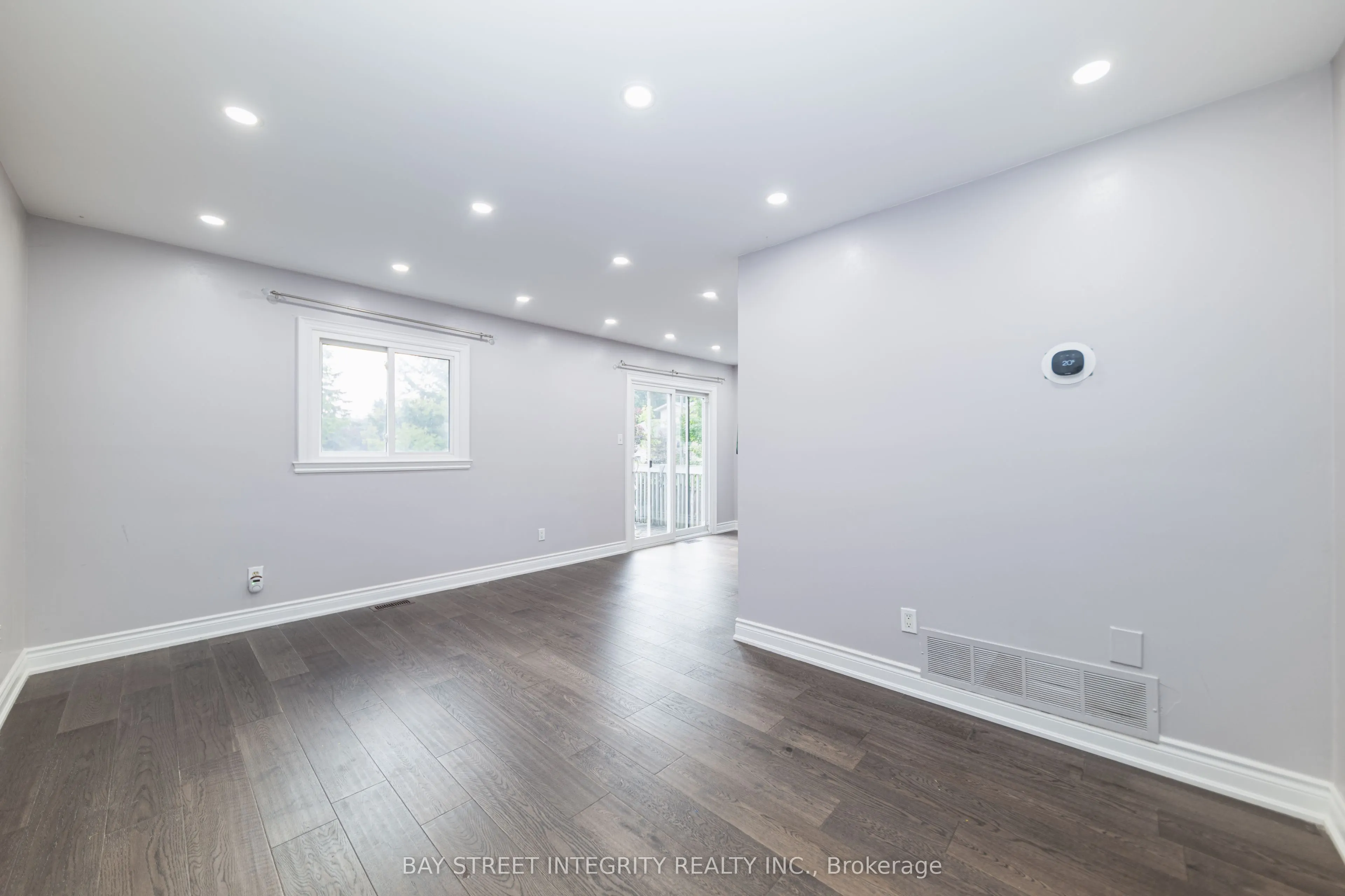 1 Hodgins Avenue