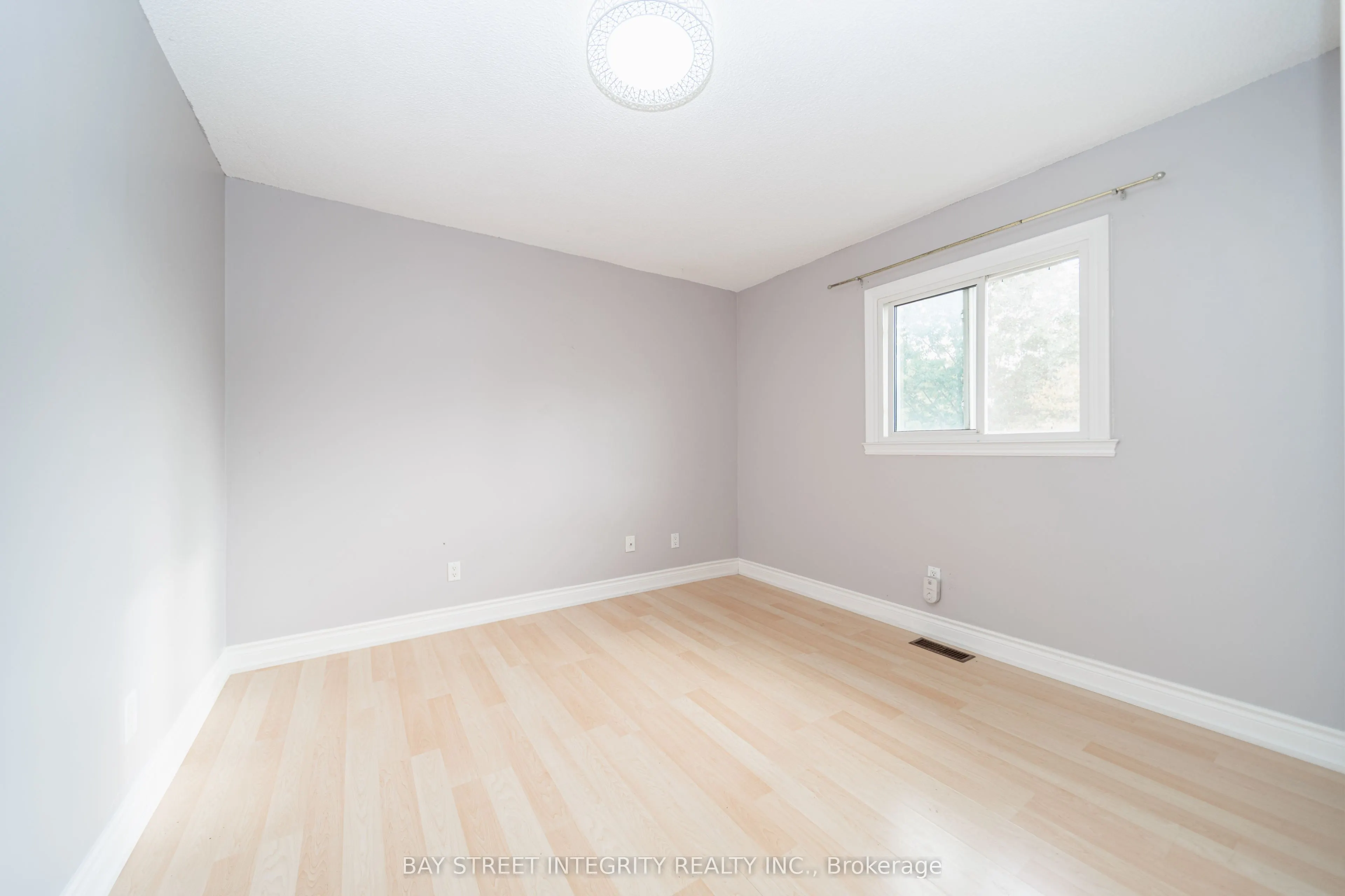 1 Hodgins Avenue