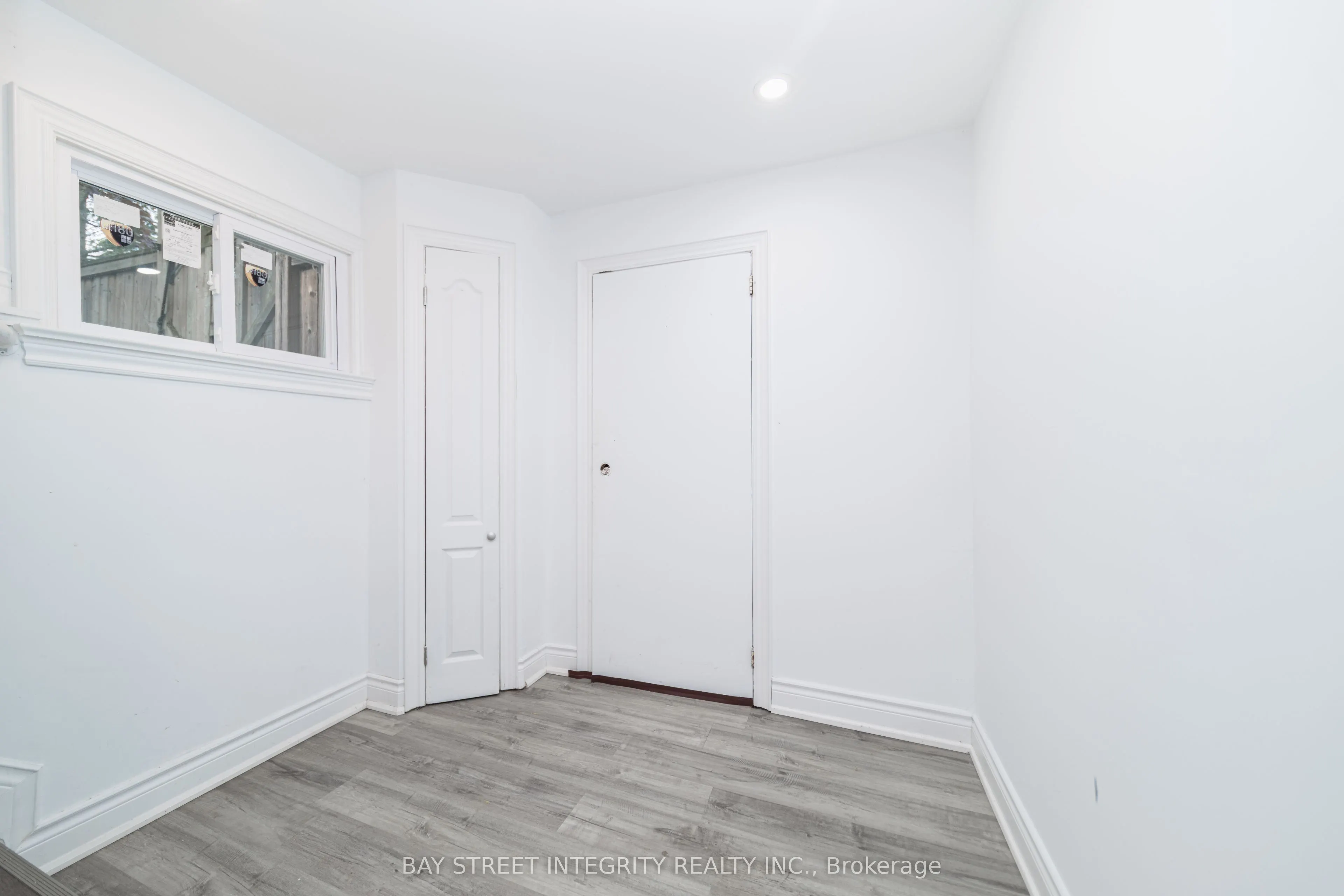 1 Hodgins Avenue