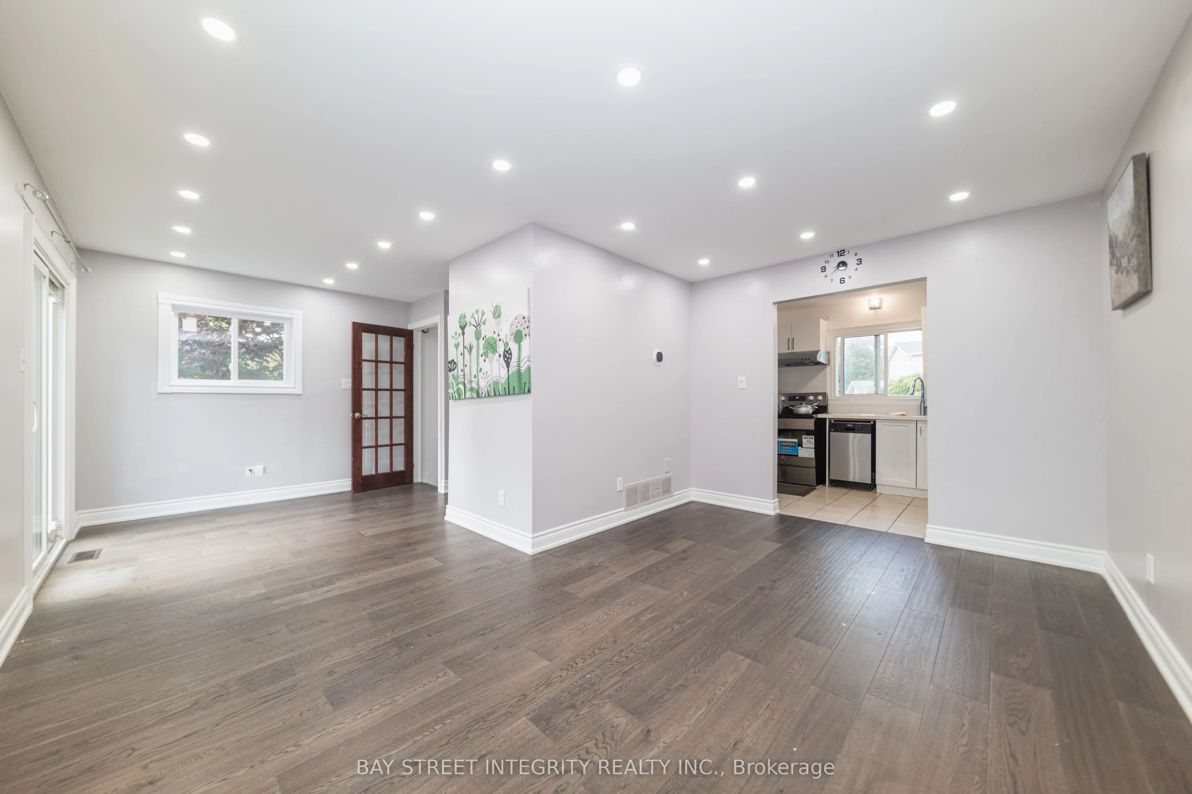 1 Hodgins Avenue
