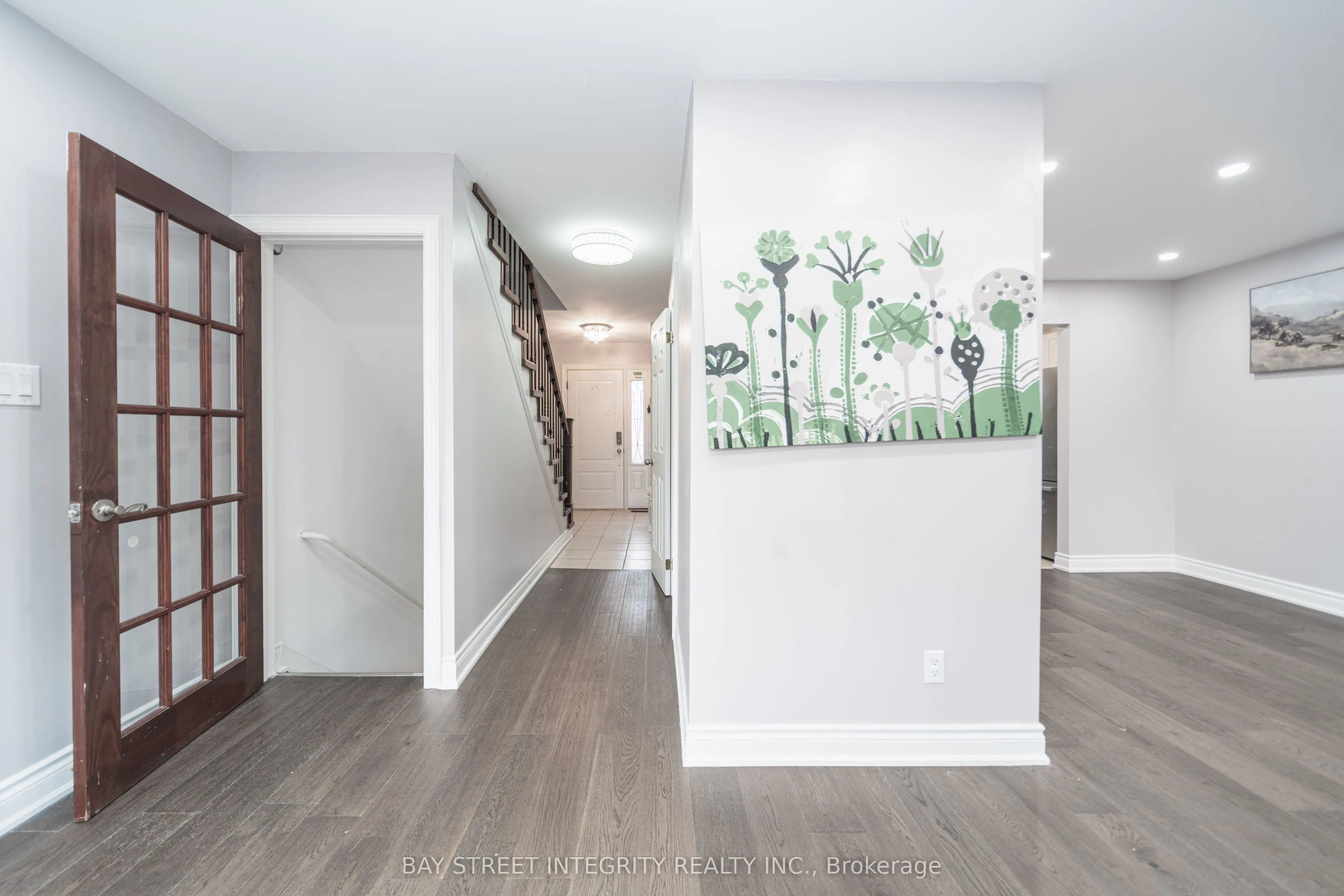 1 Hodgins Avenue