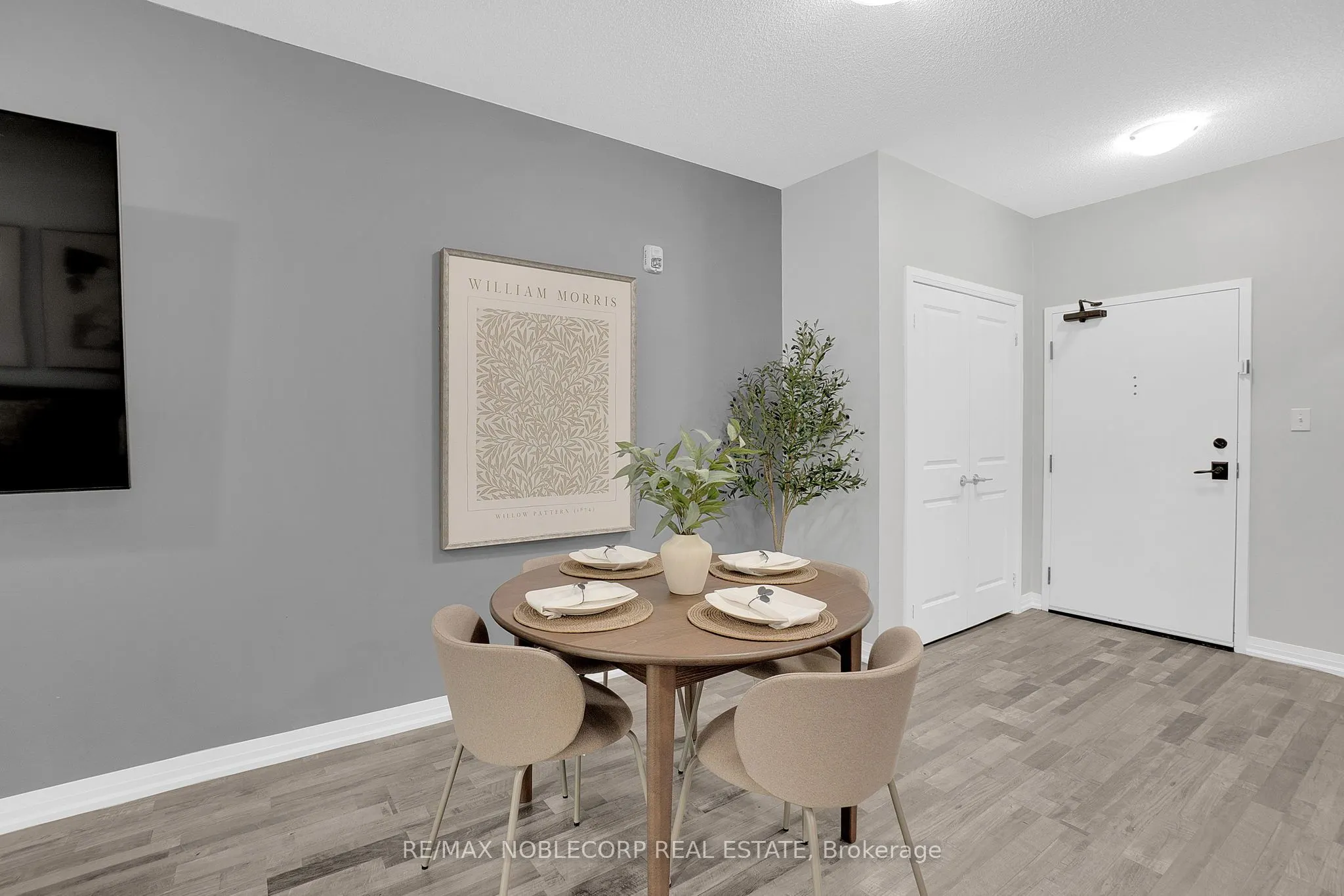 157 Wellington Street E, #206
