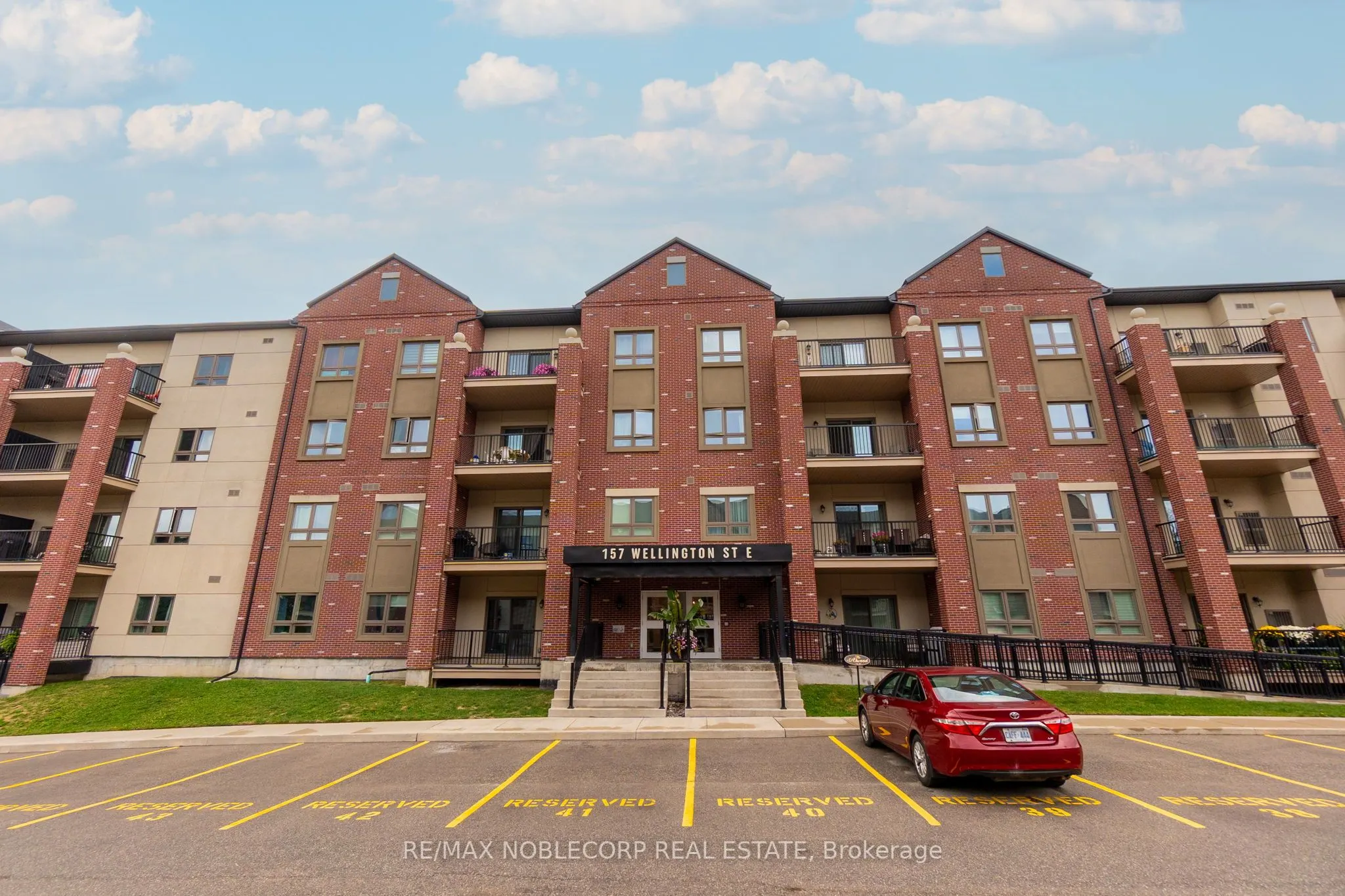 157 Wellington Street E, #206