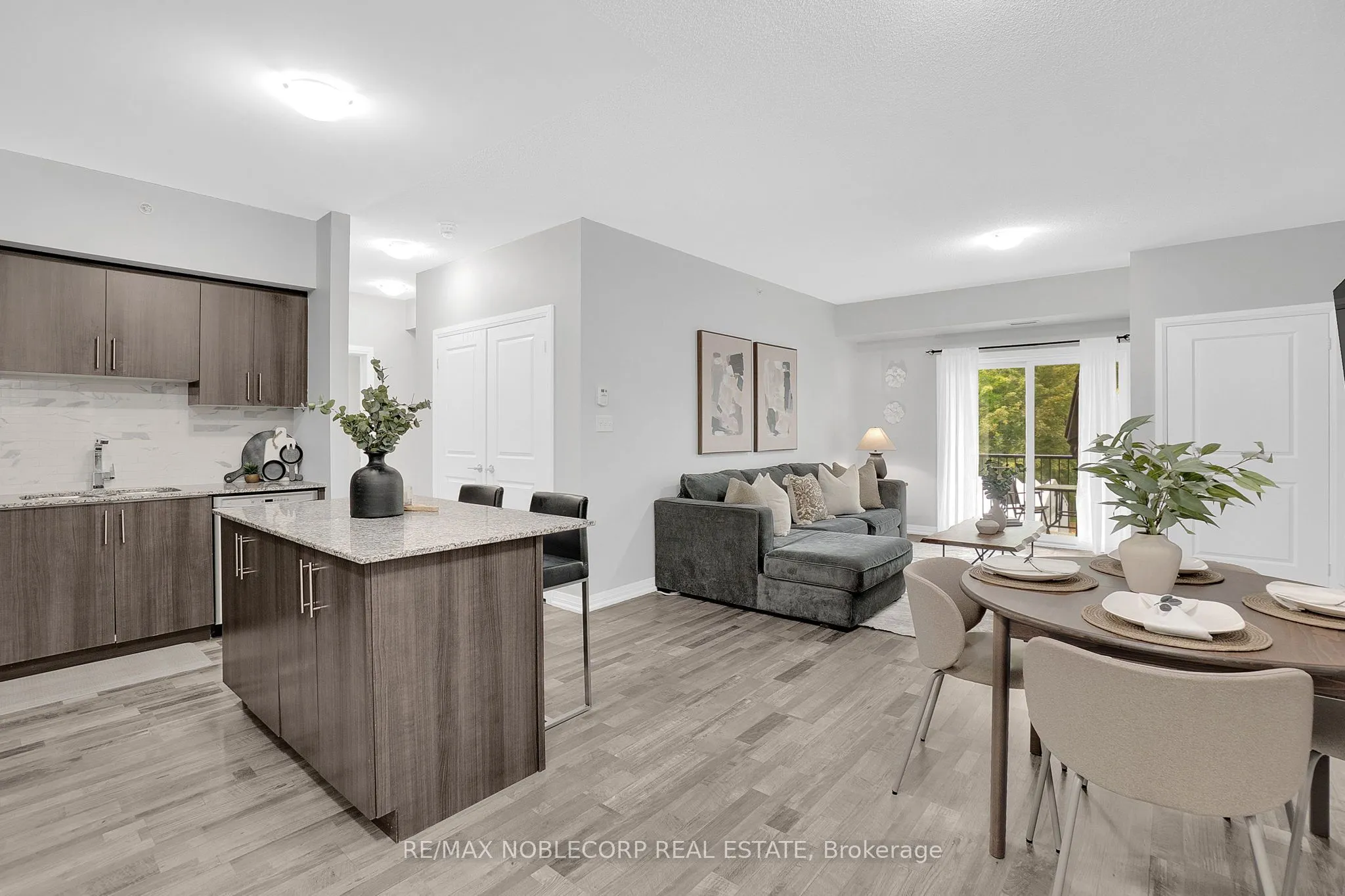 157 Wellington Street E, #206