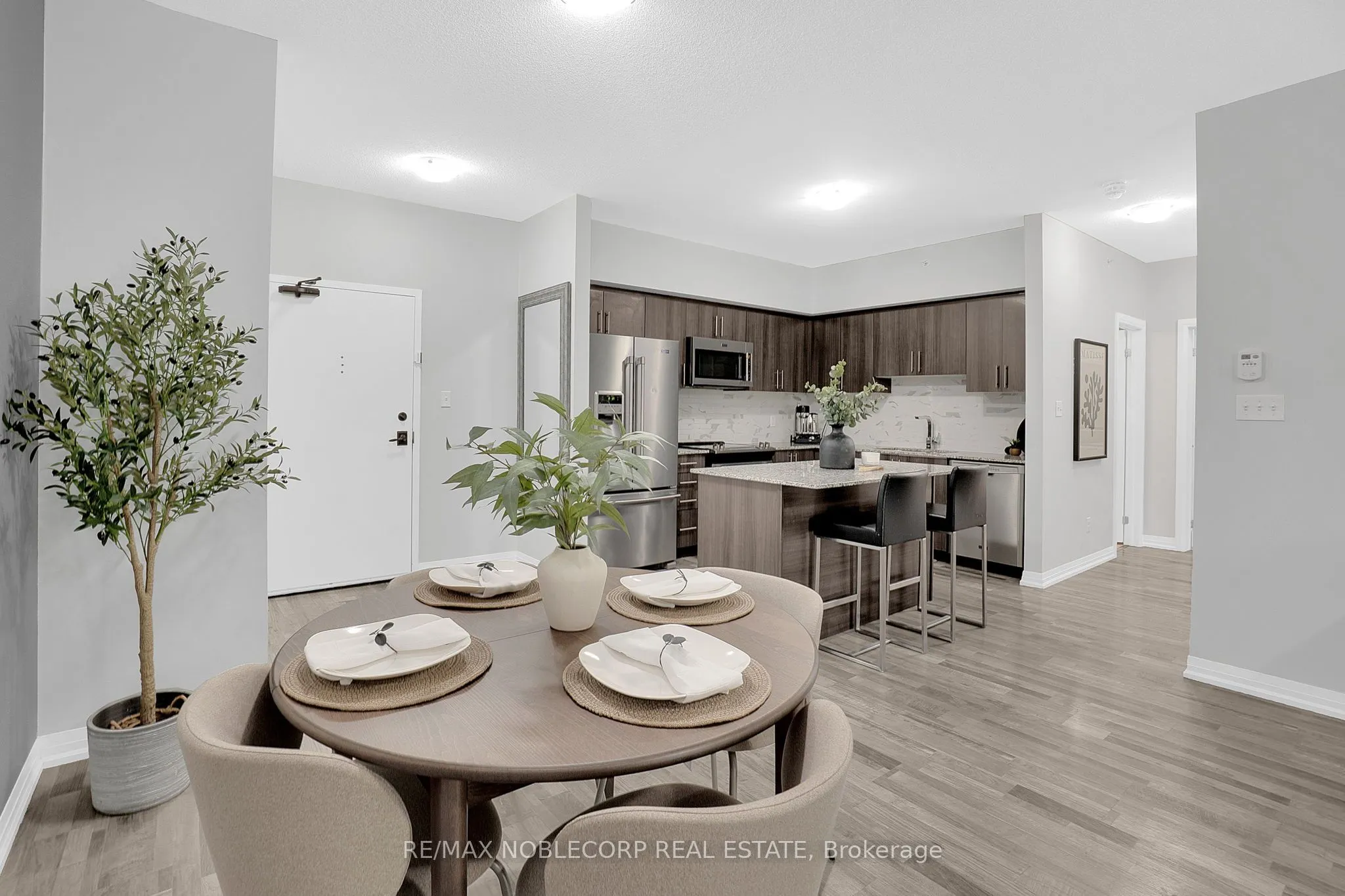 157 Wellington Street E, #206
