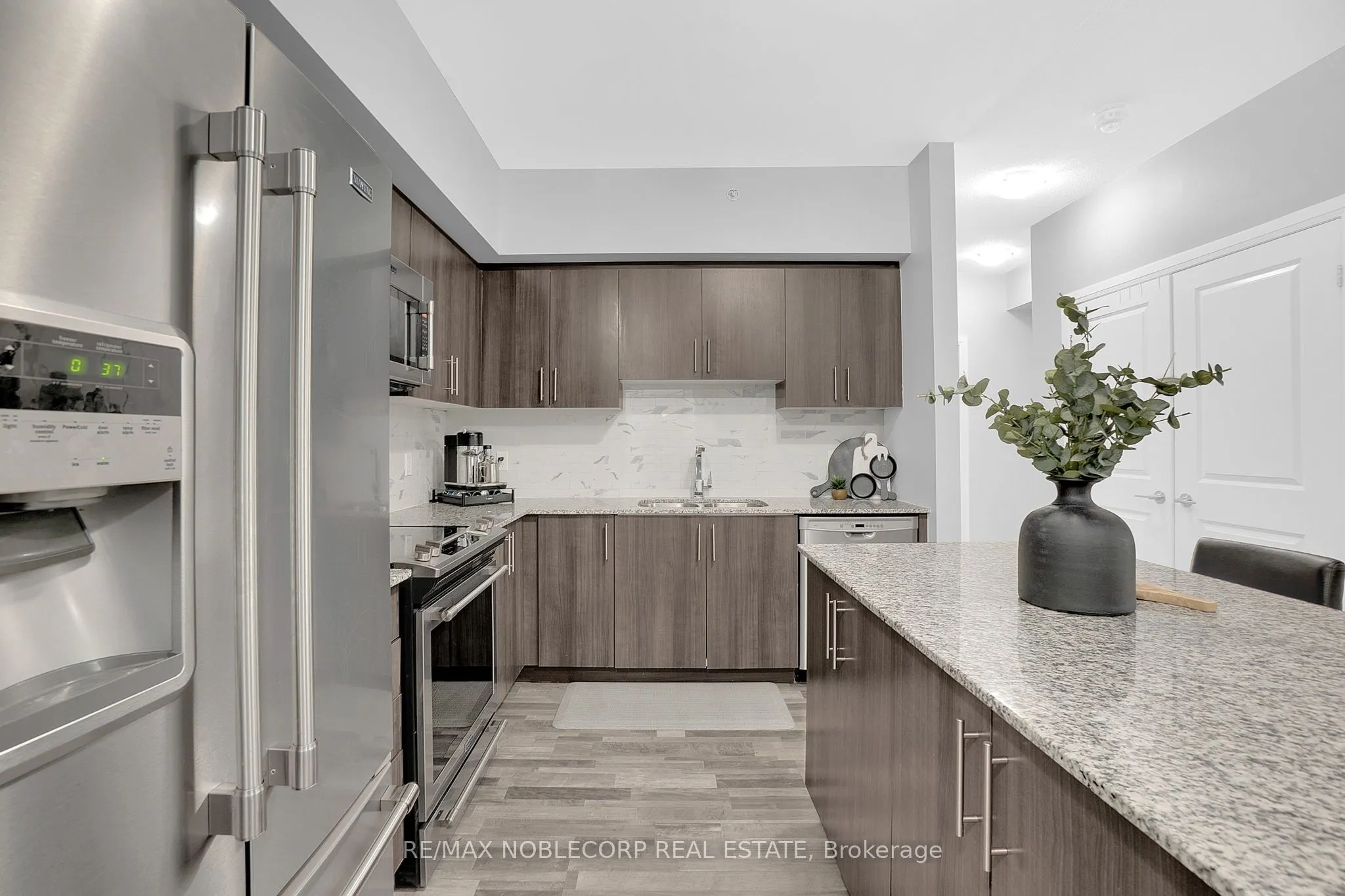 157 Wellington Street E, #206
