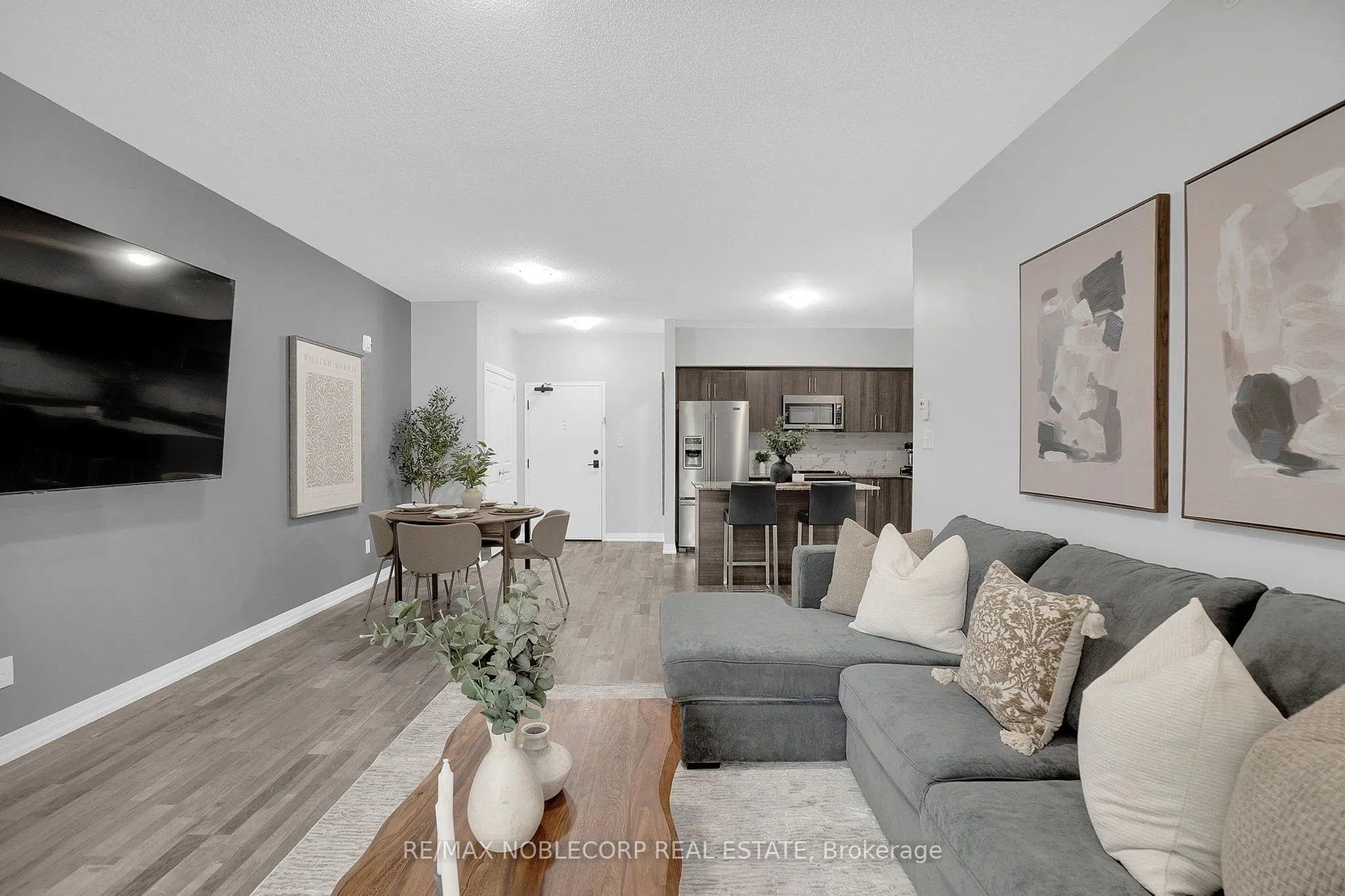 157 Wellington Street E, #206