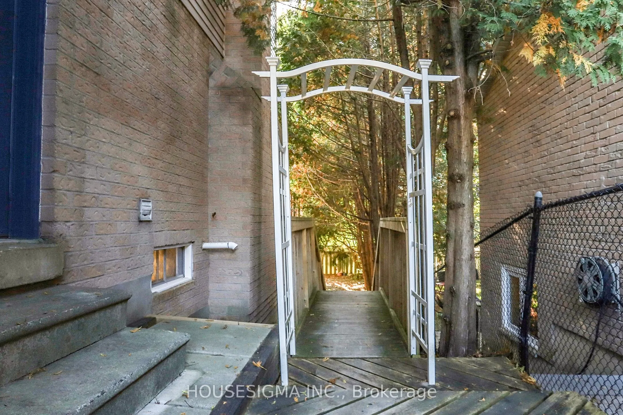 41 Underhill Crescent