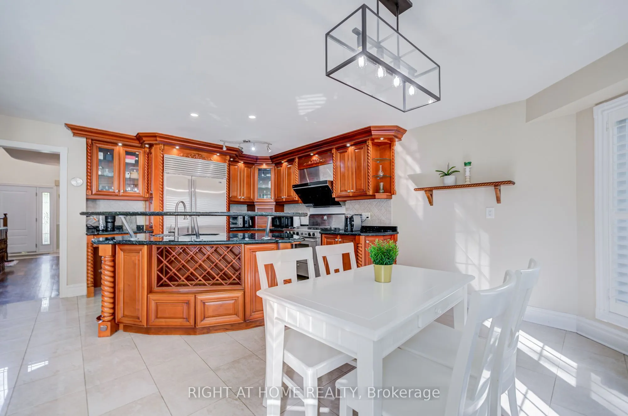 128 Carlyle Crescent