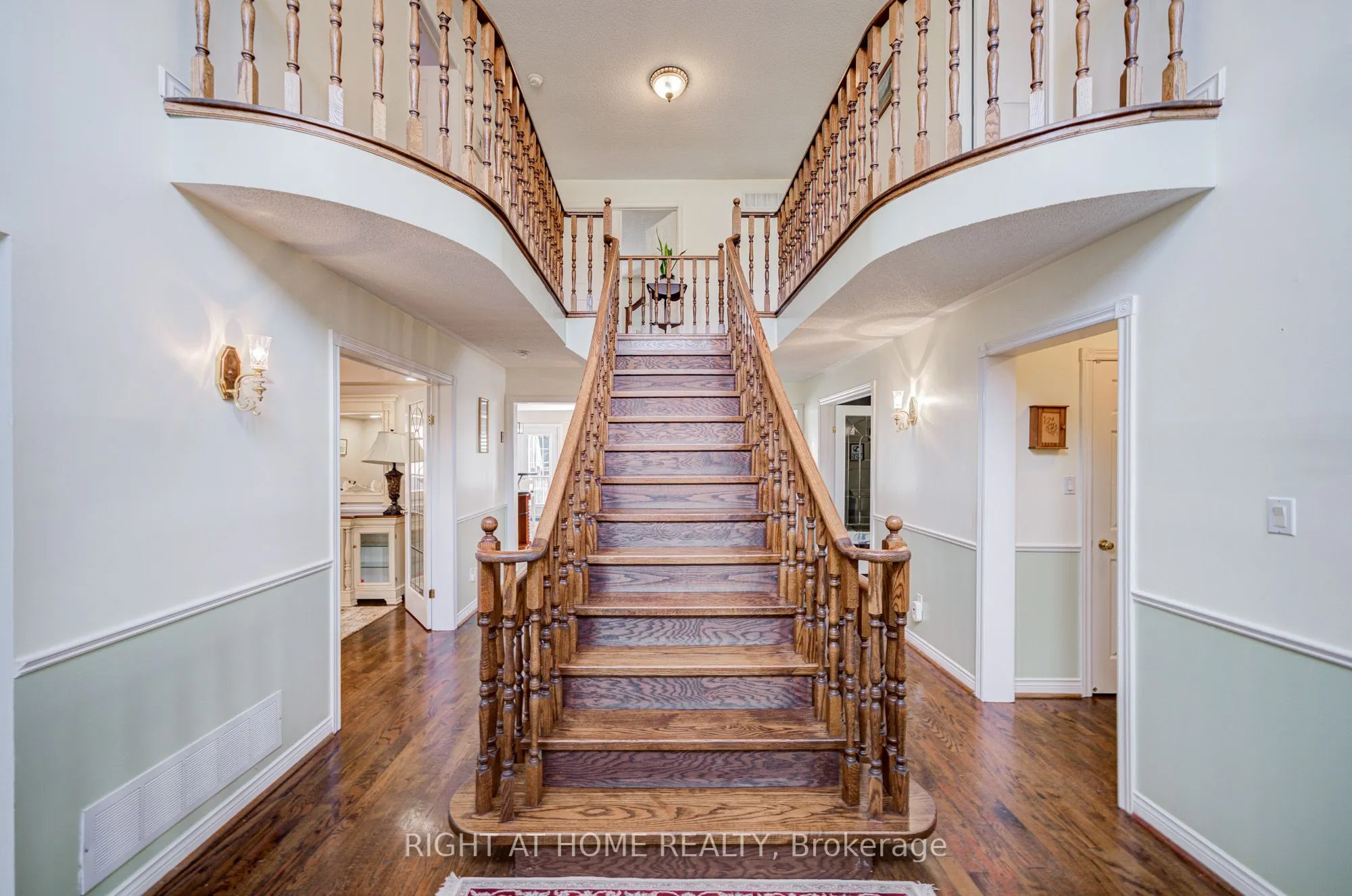 128 Carlyle Crescent