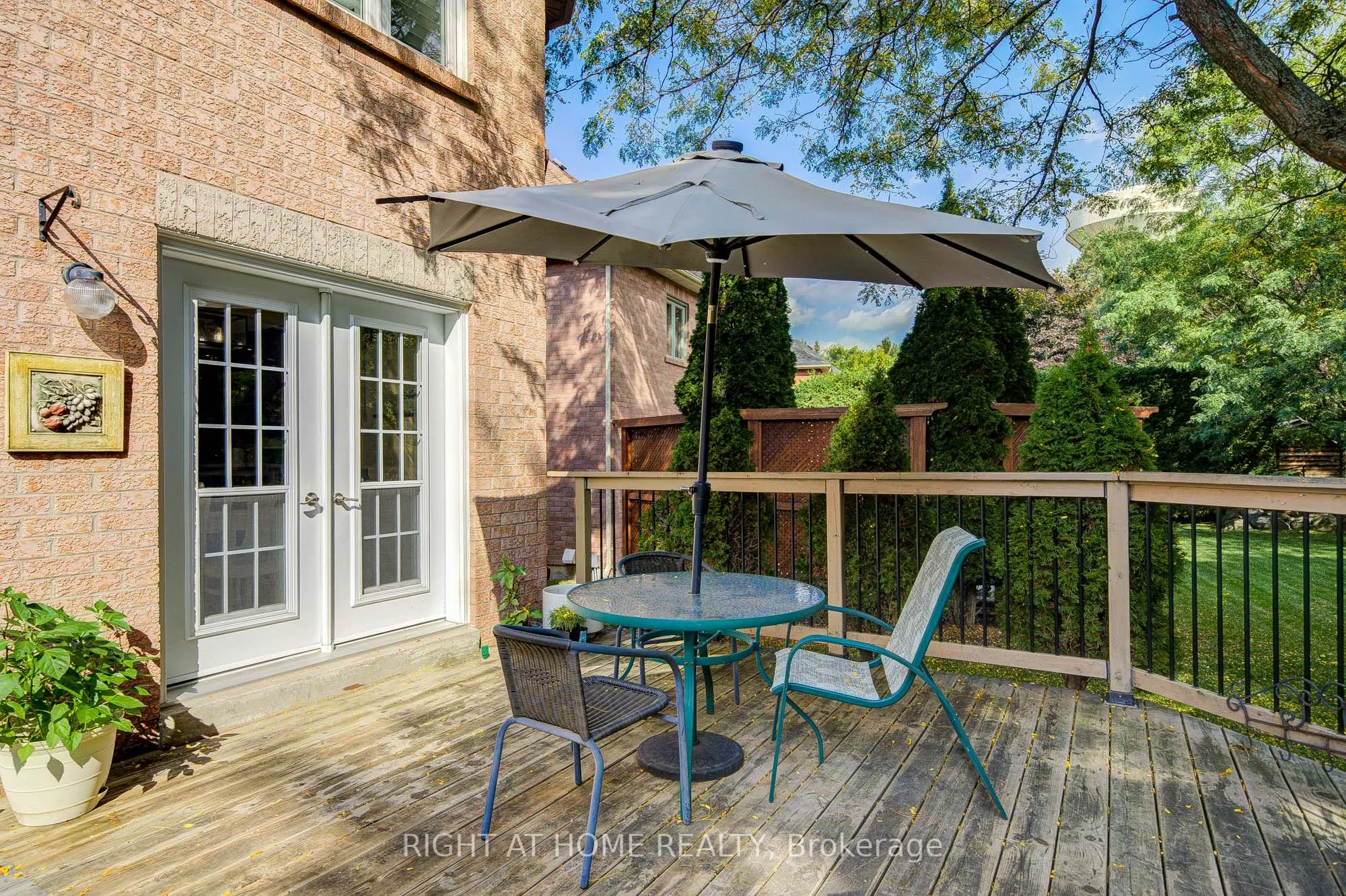 128 Carlyle Crescent