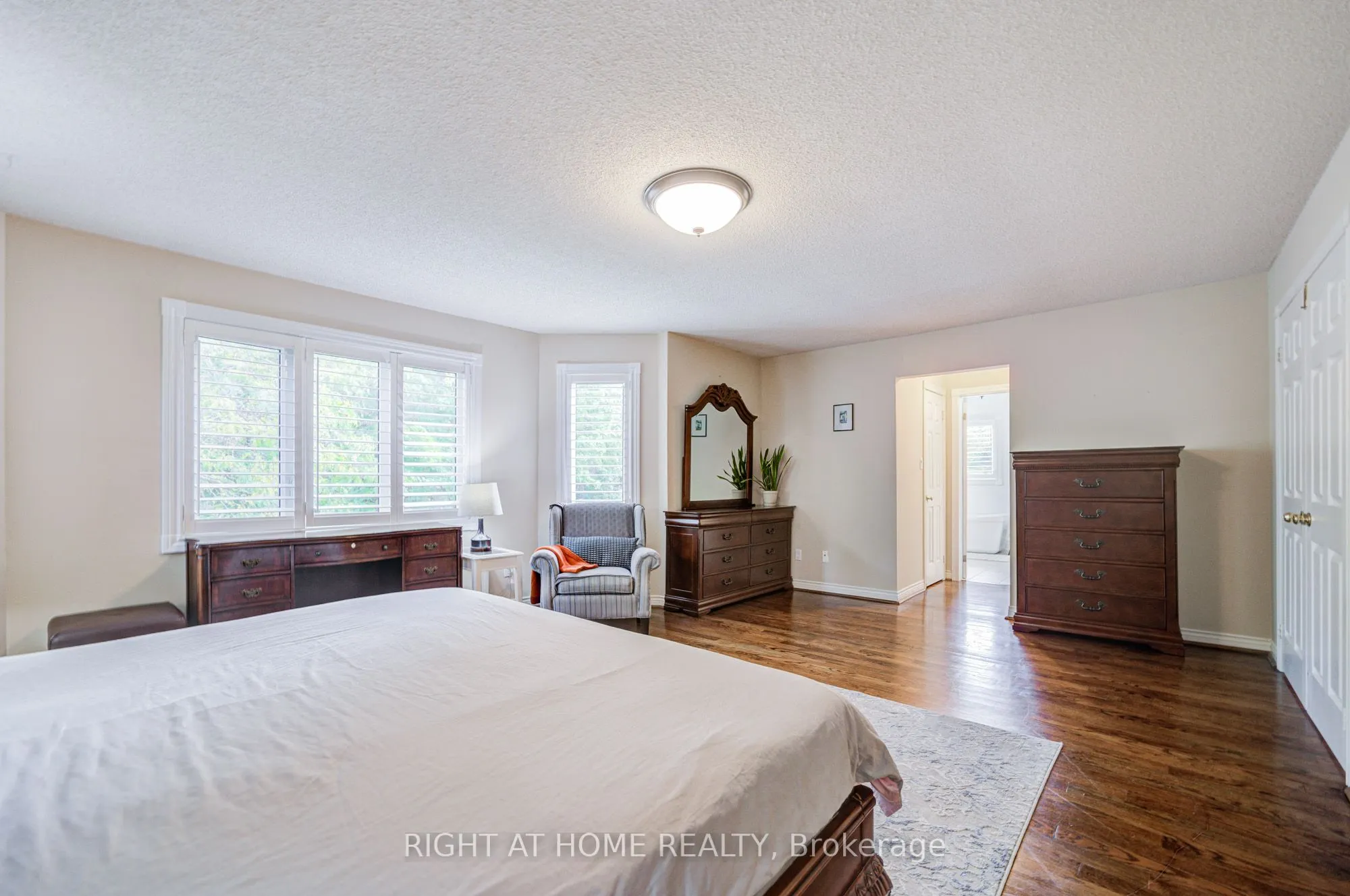 128 Carlyle Crescent