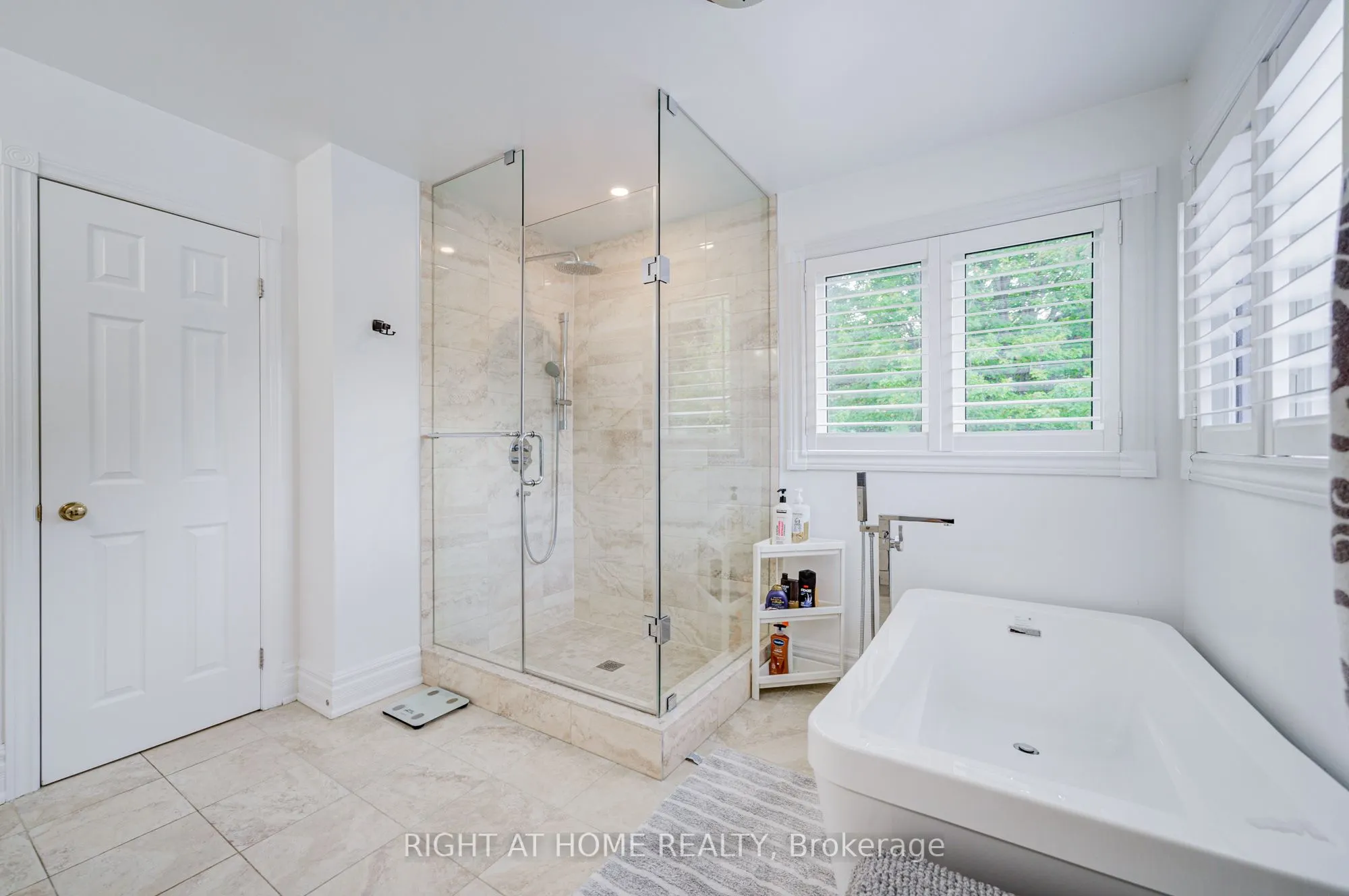 128 Carlyle Crescent