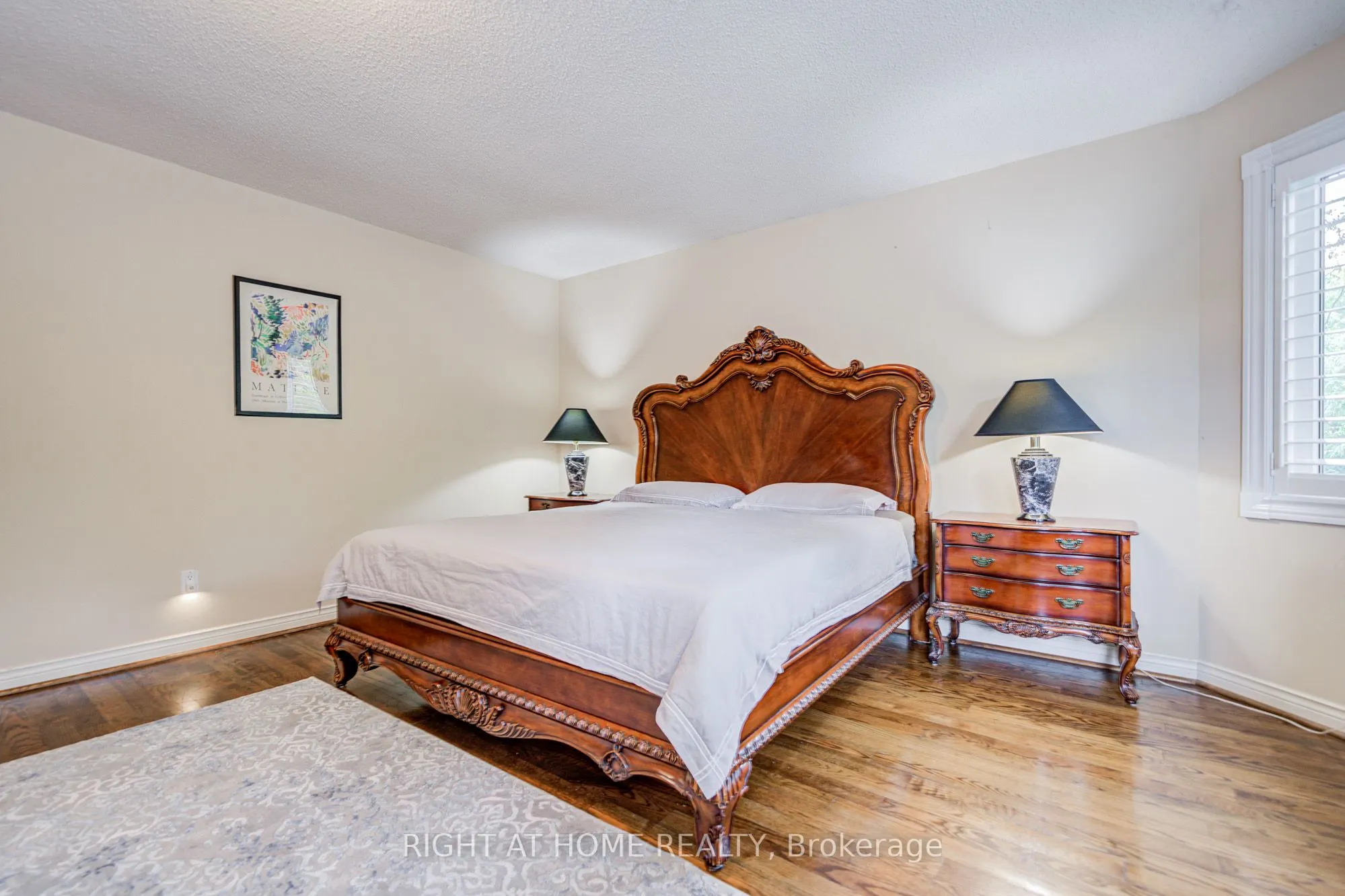 128 Carlyle Crescent
