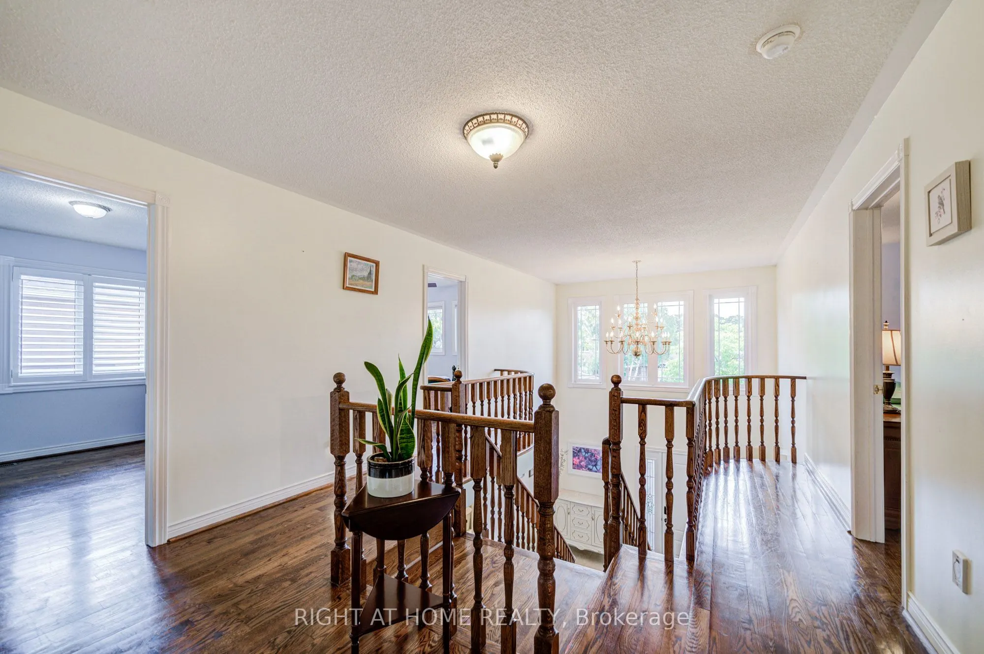 128 Carlyle Crescent