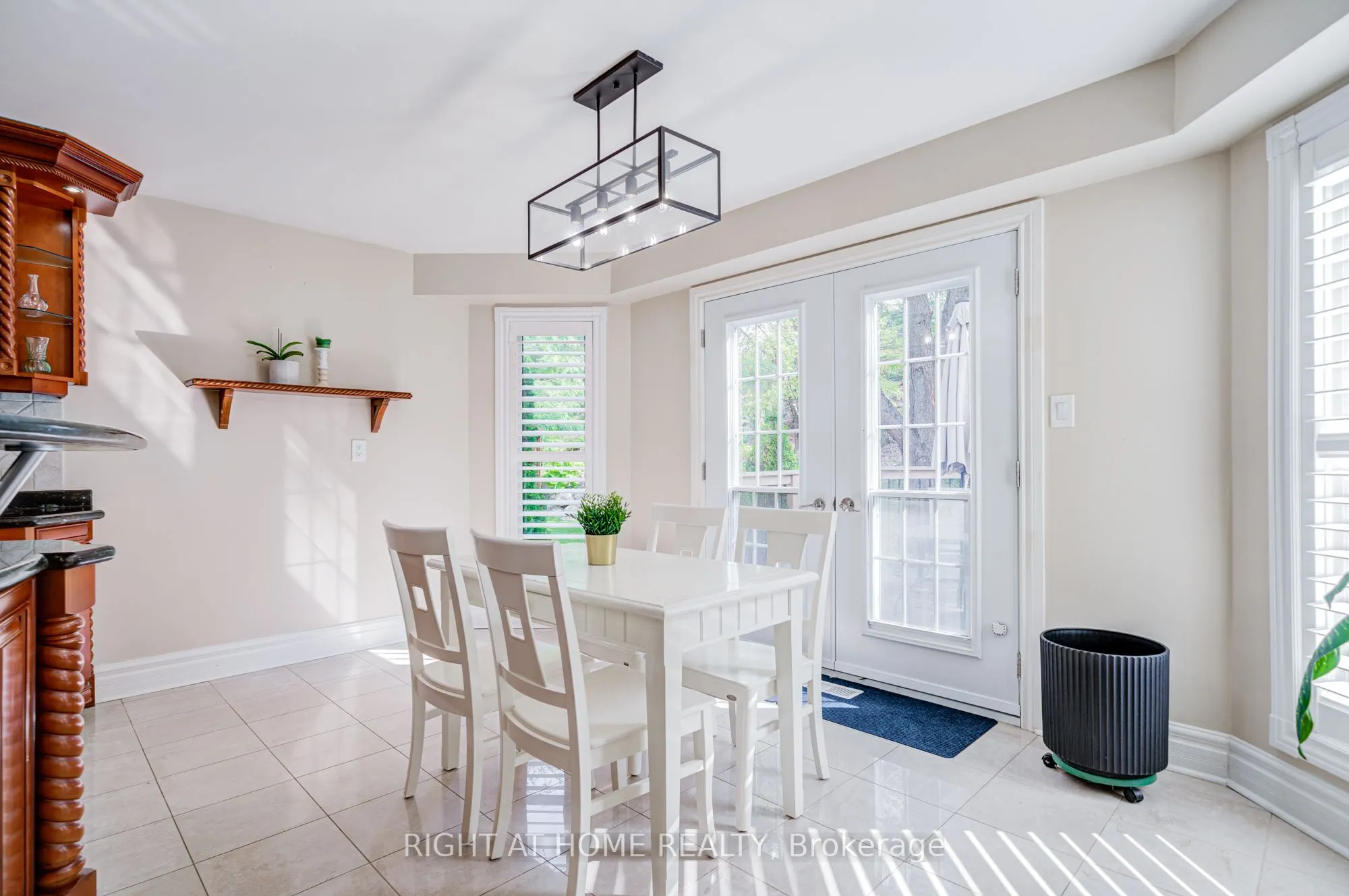 128 Carlyle Crescent
