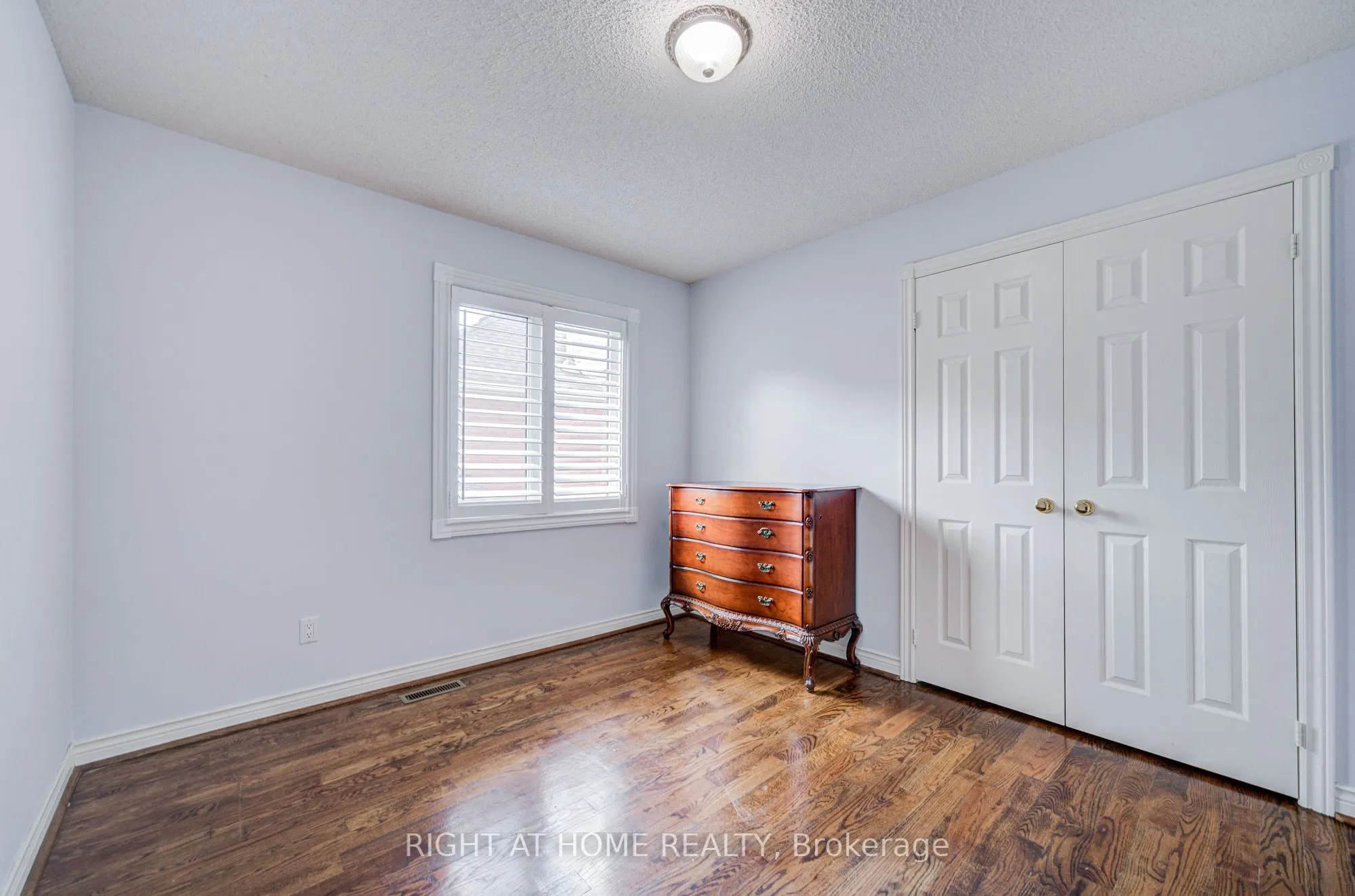 128 Carlyle Crescent