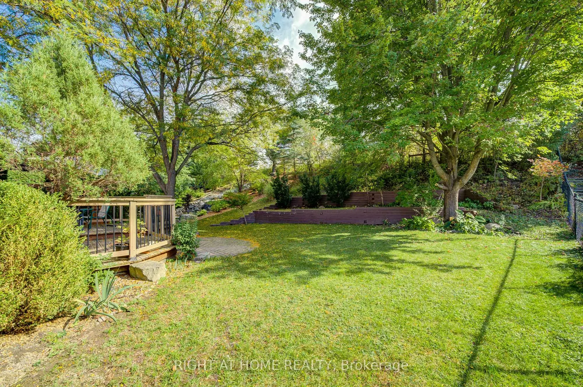 128 Carlyle Crescent