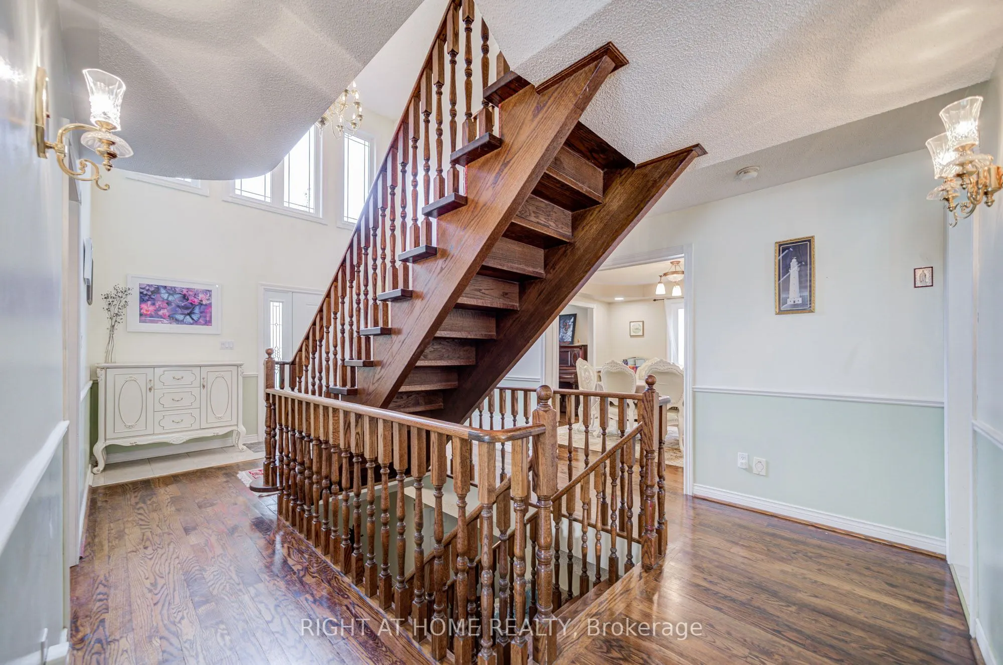 128 Carlyle Crescent