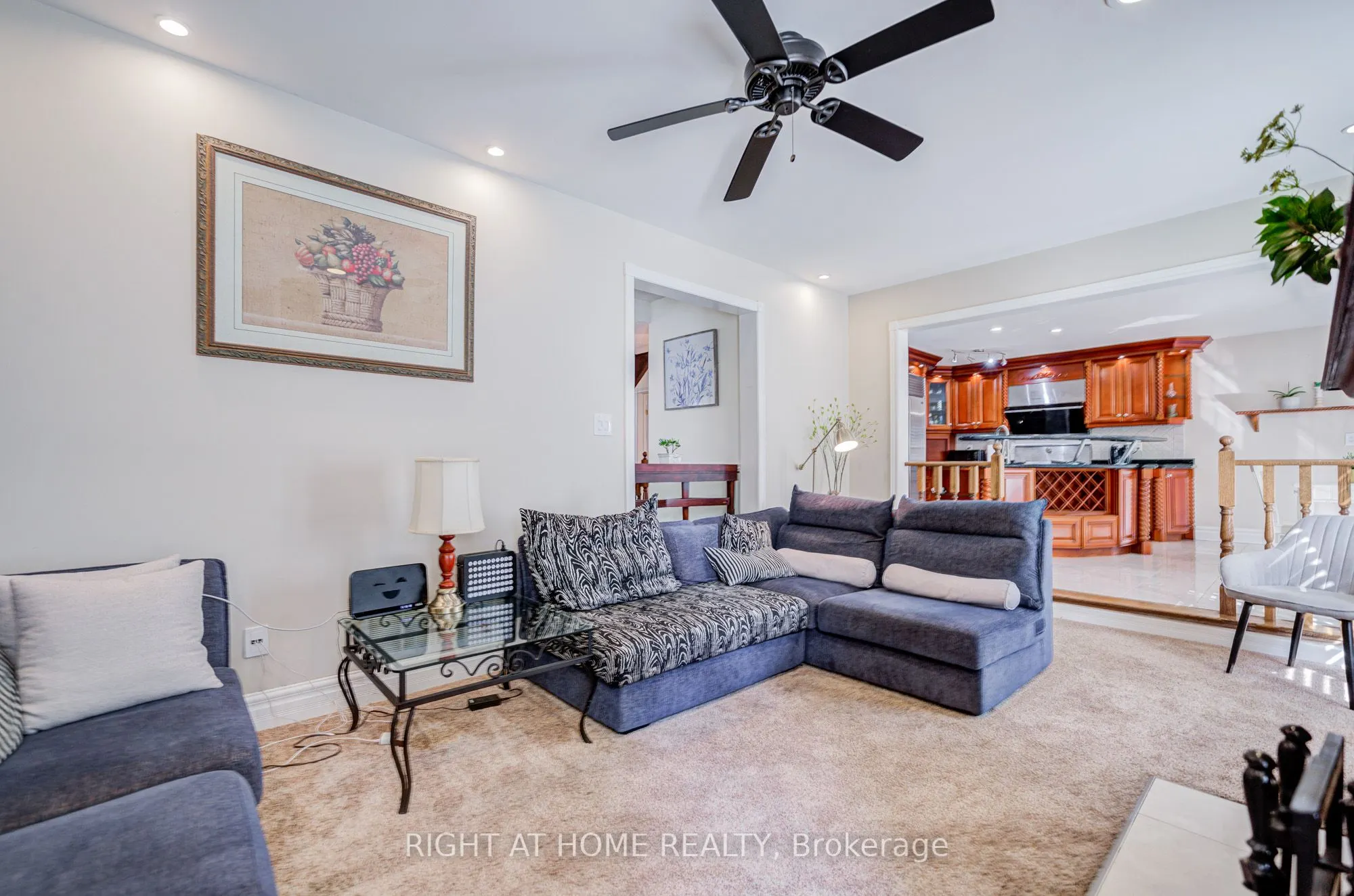 128 Carlyle Crescent