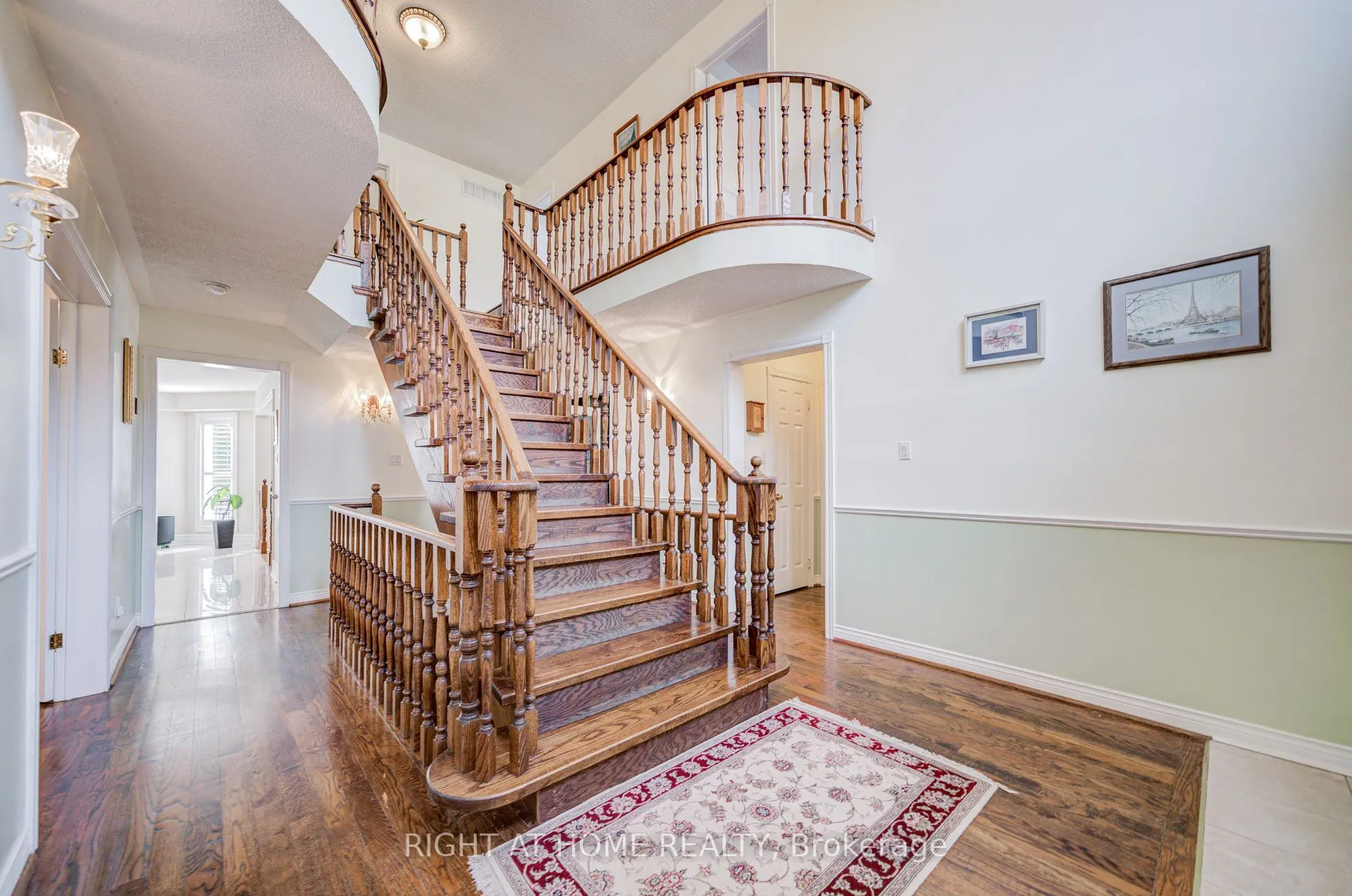 128 Carlyle Crescent