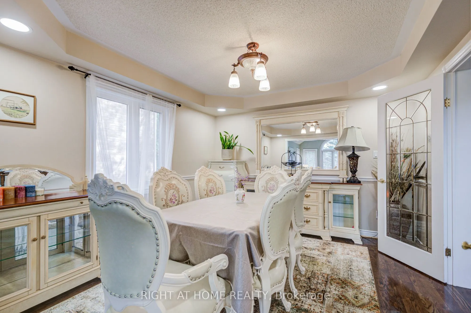128 Carlyle Crescent