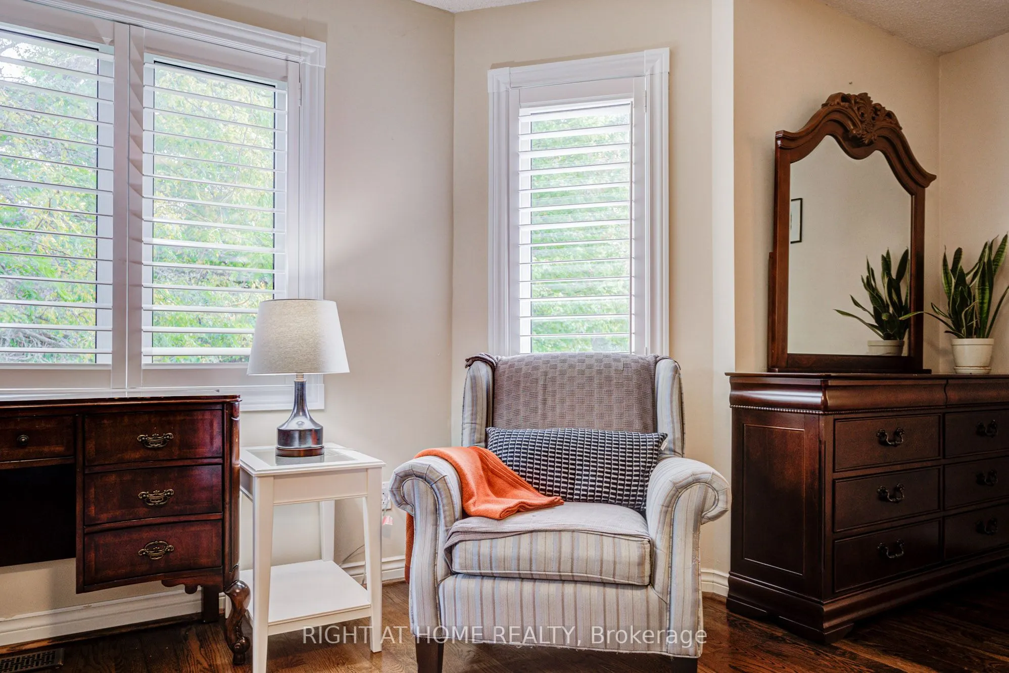 128 Carlyle Crescent