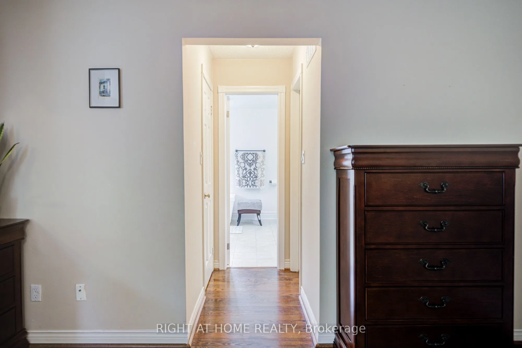 128 Carlyle Crescent